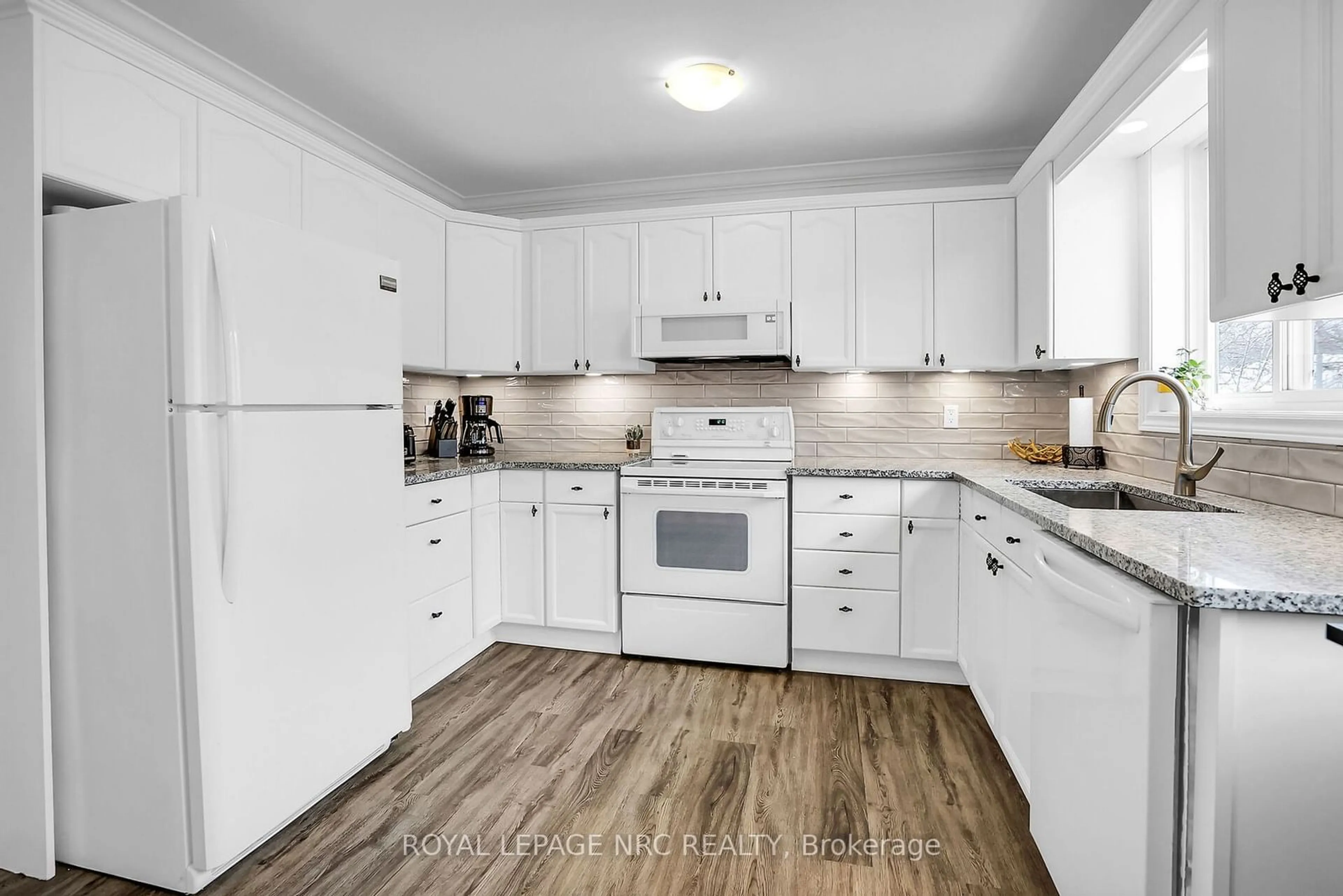 Standard kitchen, unknown for 3982 Magnolia Dr, Lincoln Ontario L0R 2C0