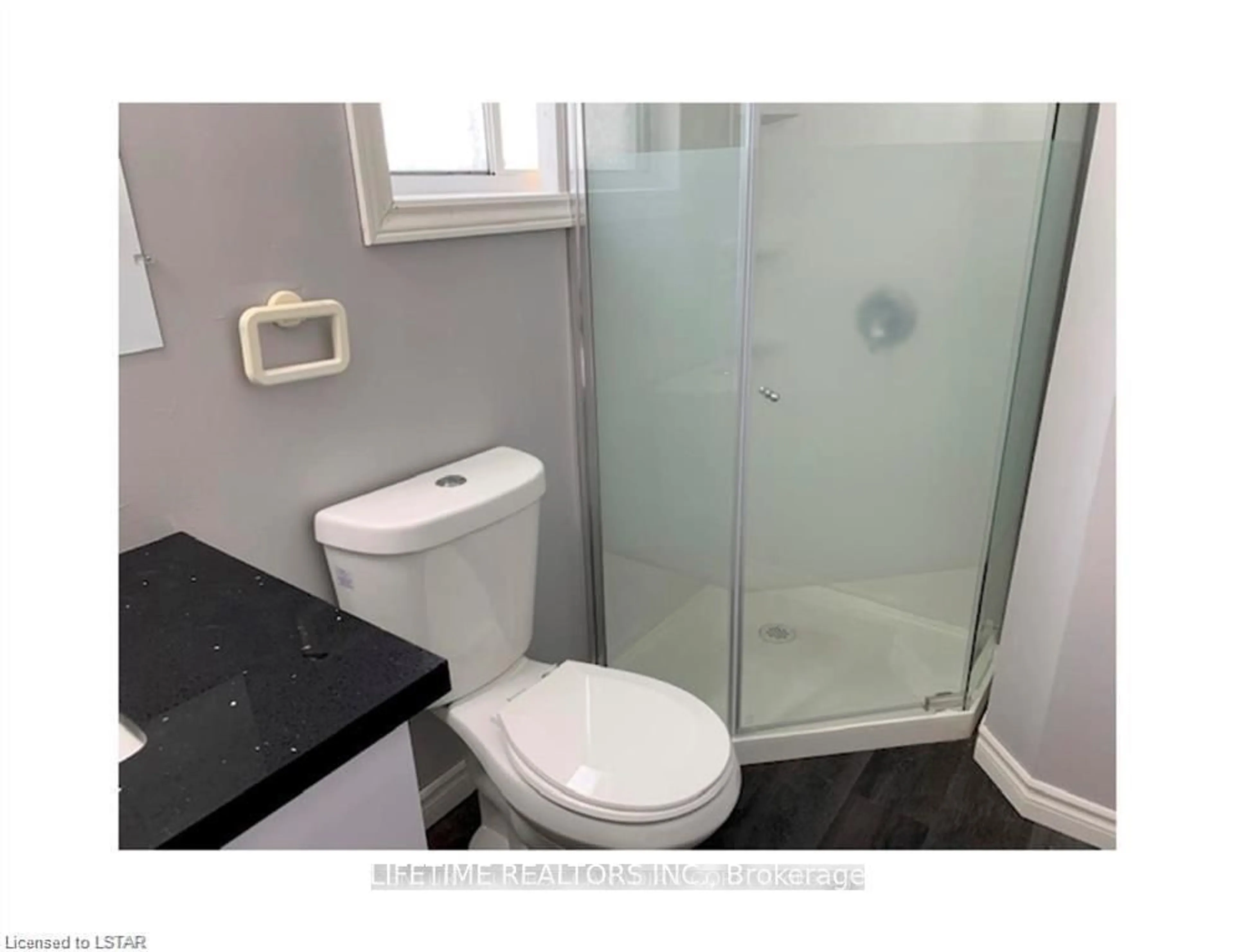 Standard bathroom, ceramic/tile floor for 7 Lyman St, London Ontario N5Y 1M5