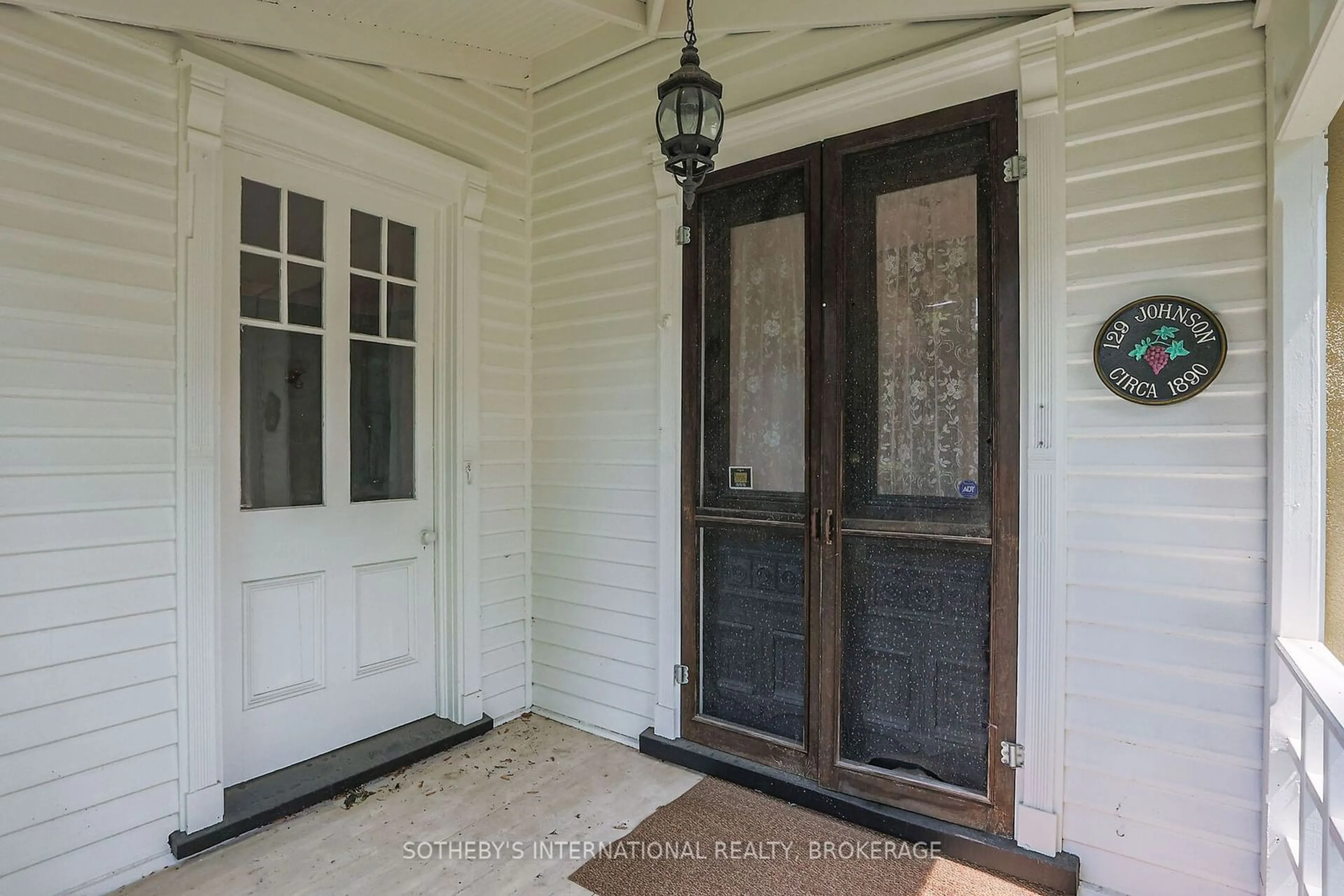 Indoor entryway for 129 JOHNSON St, Niagara-on-the-Lake Ontario L0S 1J0