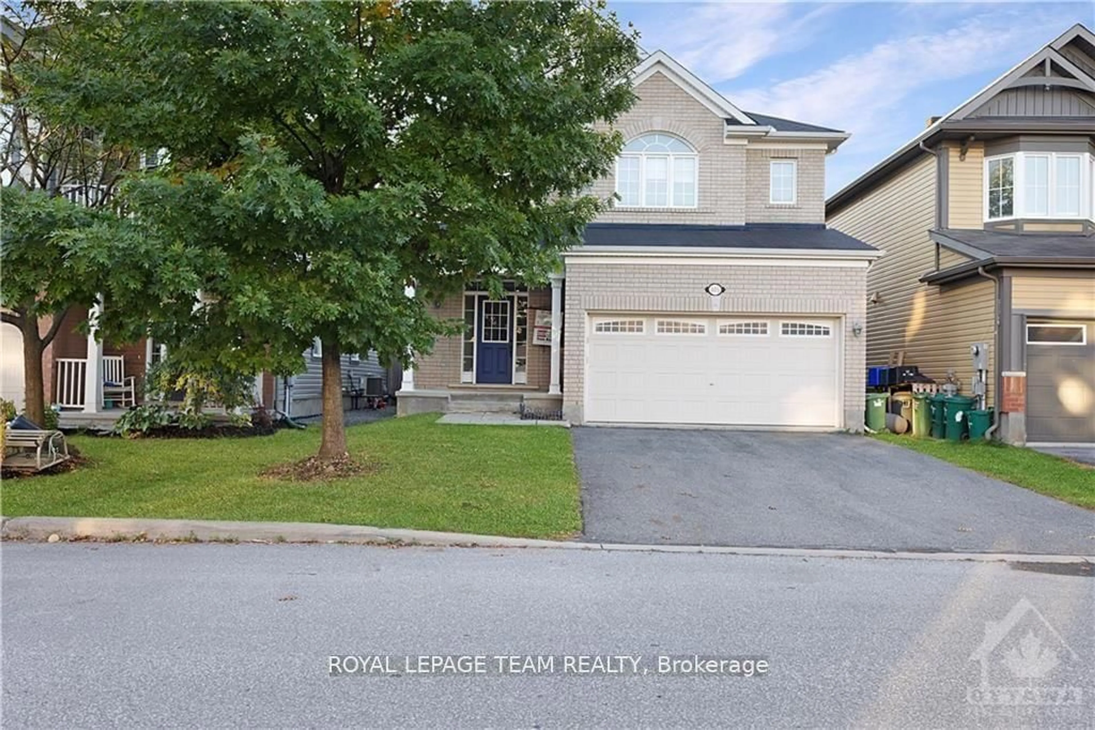 A pic from outside/outdoor area/front of a property/back of a property/a pic from drone, street for 405 BRIGATINE Ave, Stittsville - Munster - Richmond Ontario K2S 0P7