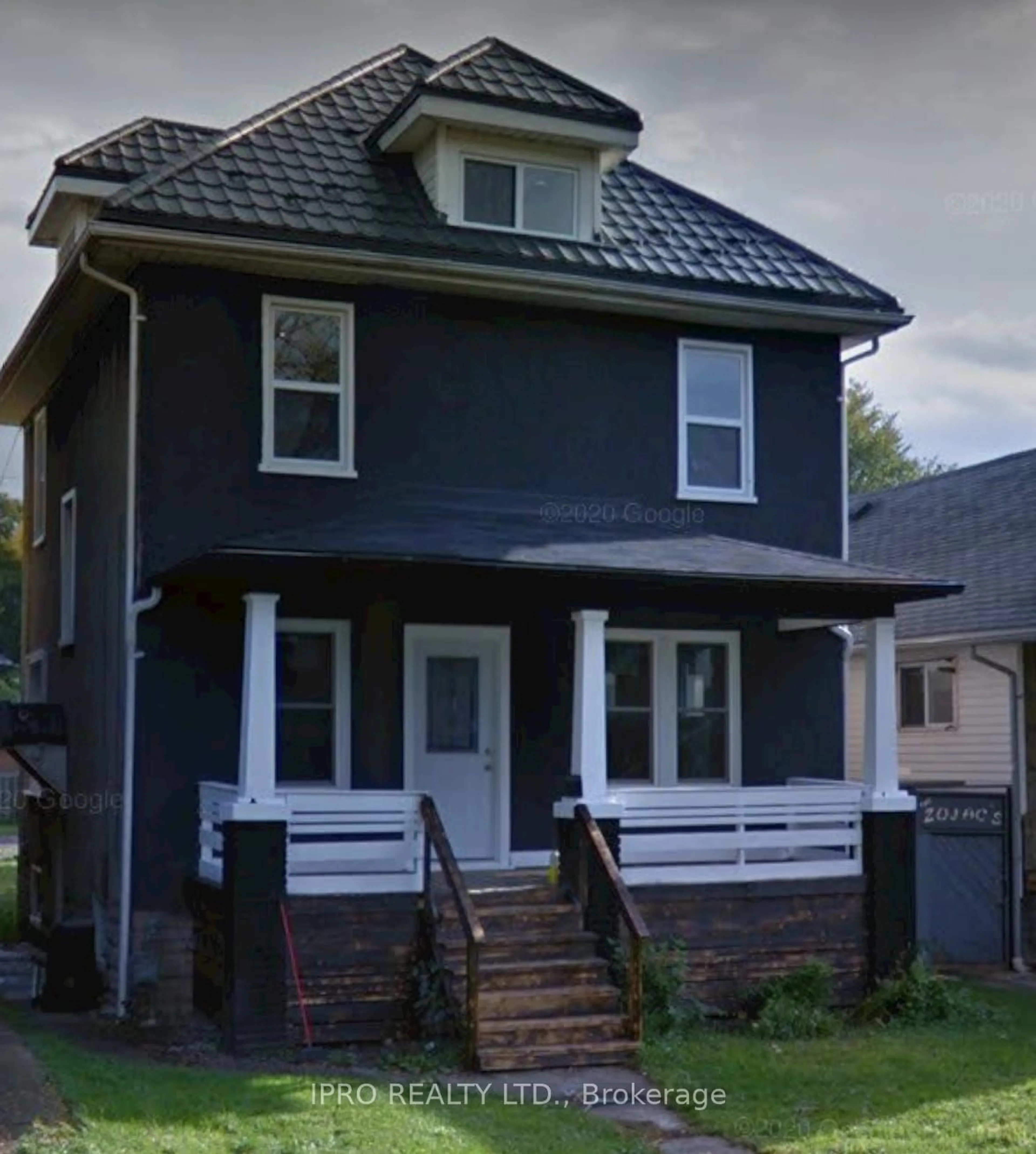 Home with vinyl exterior material, street for 952 Bruce Ave, Windsor Ontario N9A 4X7