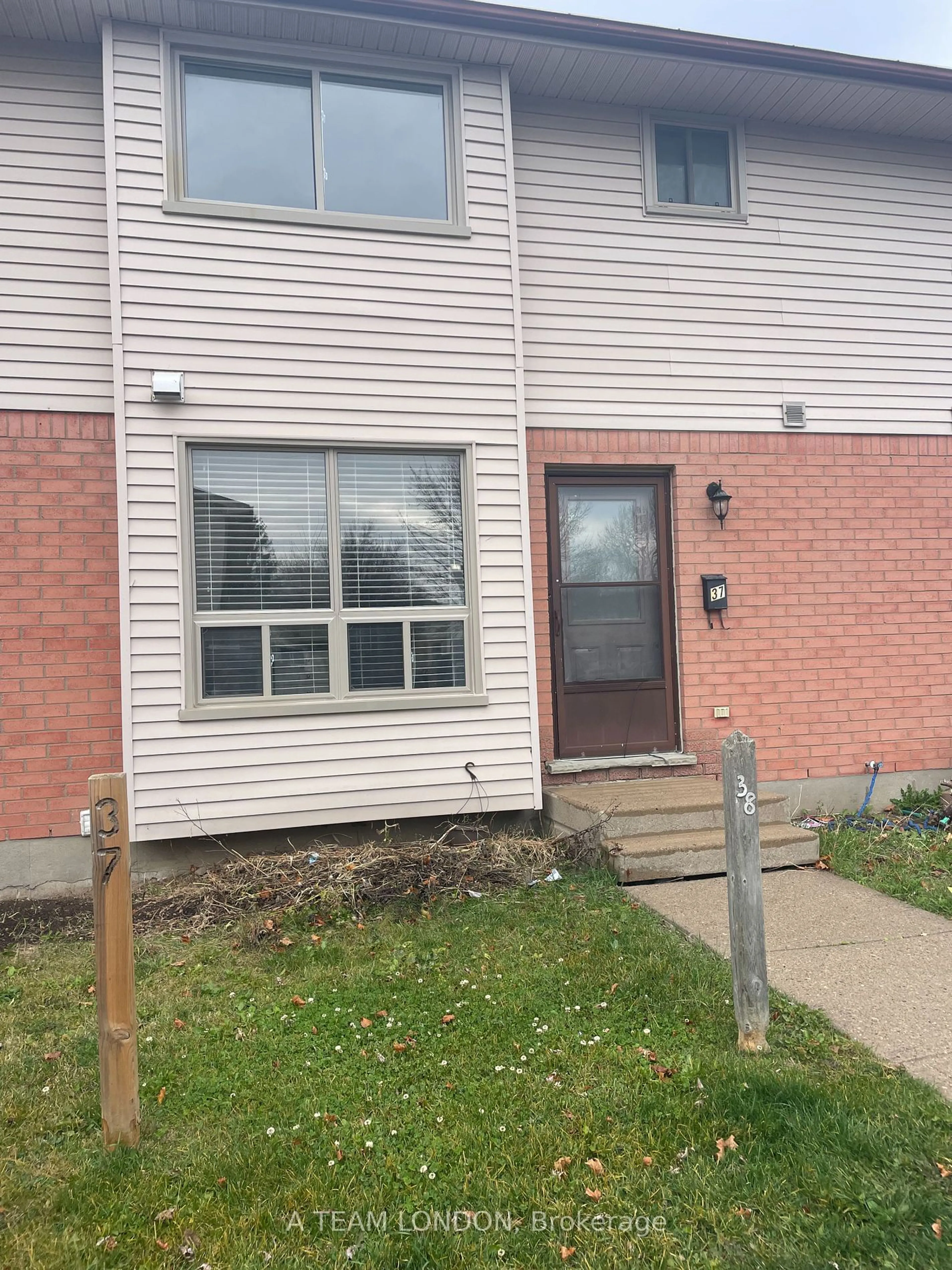 Home with brick exterior material, street for 135 BELMONT Dr #37, London Ontario N6J 4J3