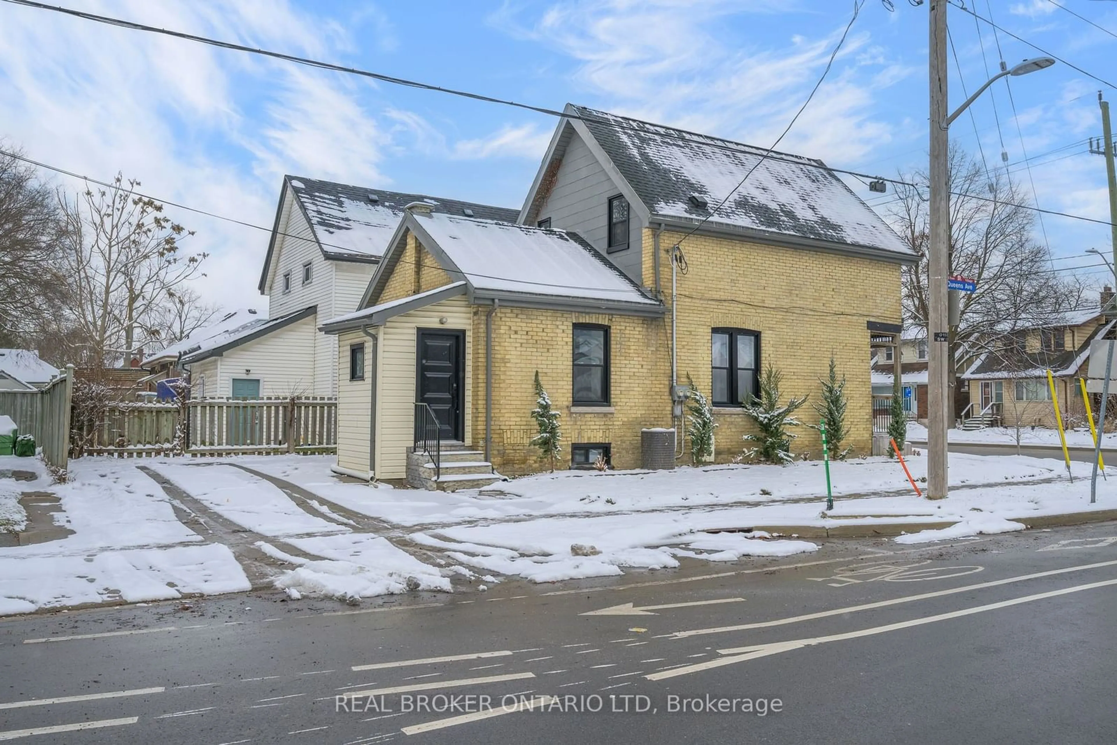 Home with brick exterior material, street for 453 Quebec St, London Ontario N5W 3Y4