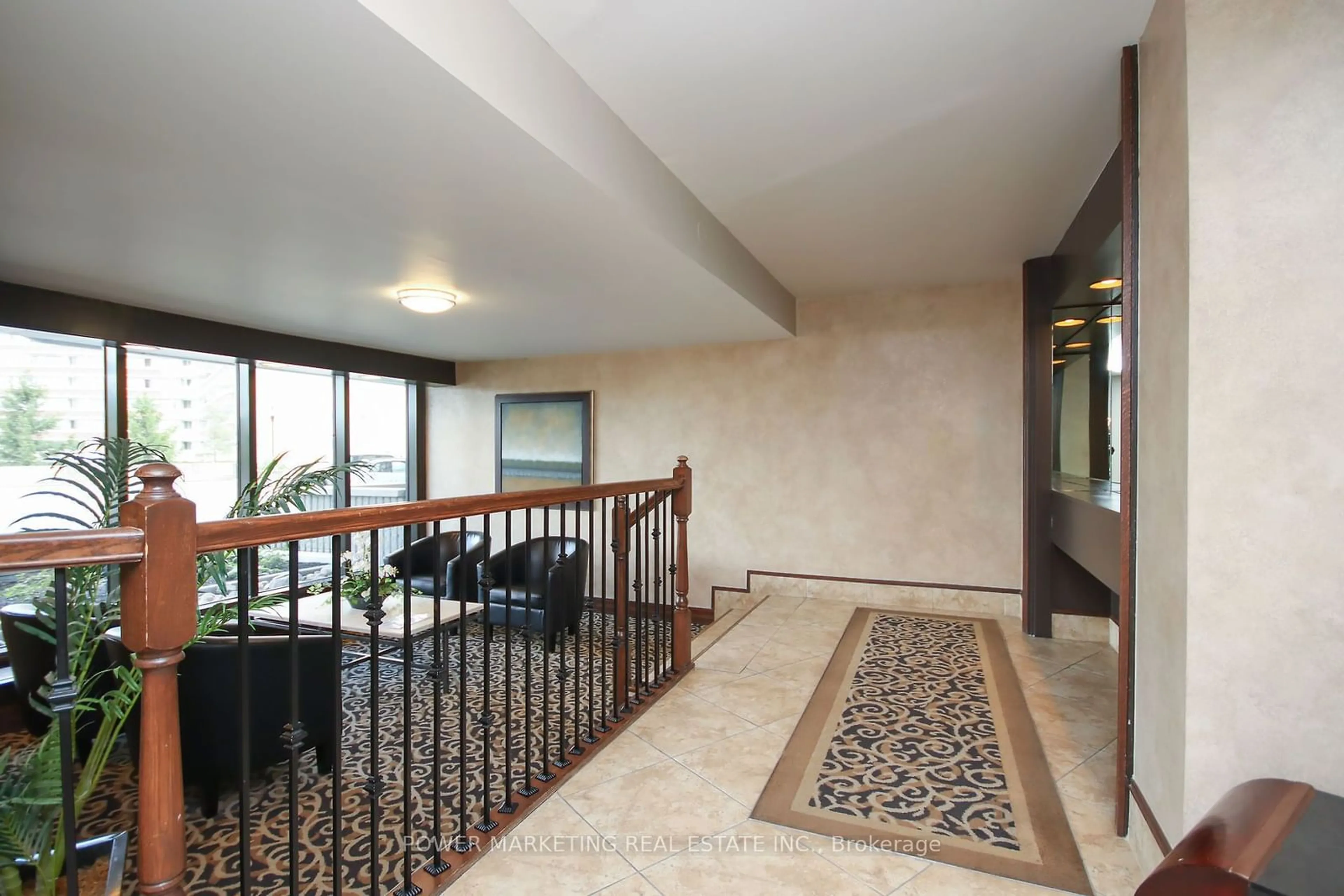 Indoor foyer for 1081 AMBLESIDE Dr #1604, Woodroffe Ontario K2B 8C8