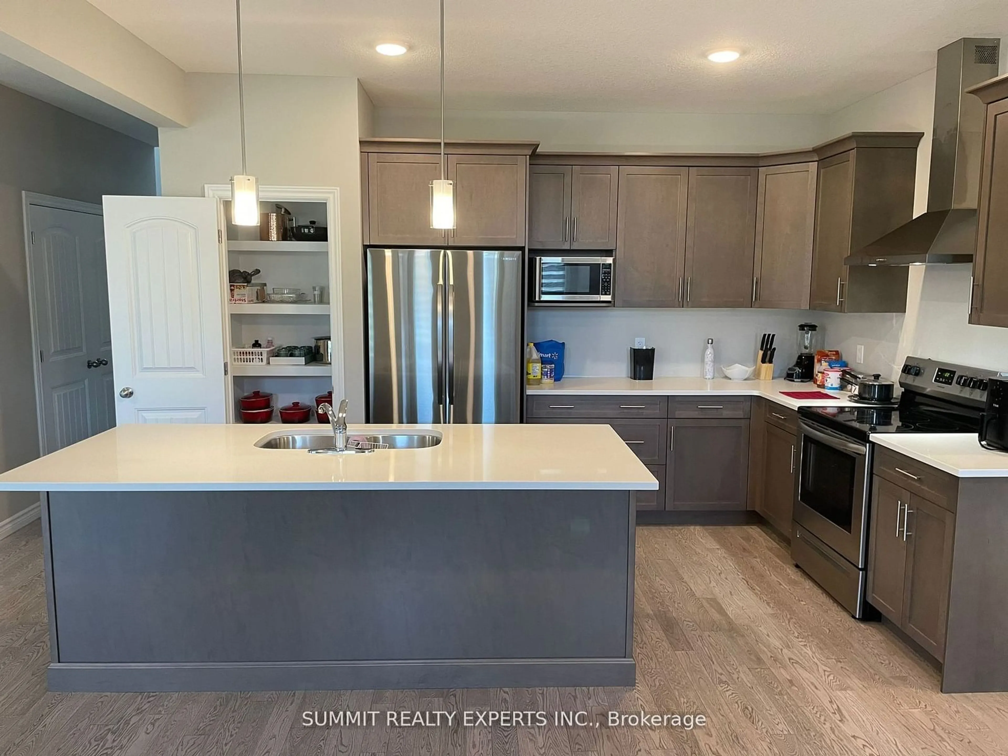 Open concept kitchen, unknown for 53 Royal Cres, Southwold Ontario N5P 0G5