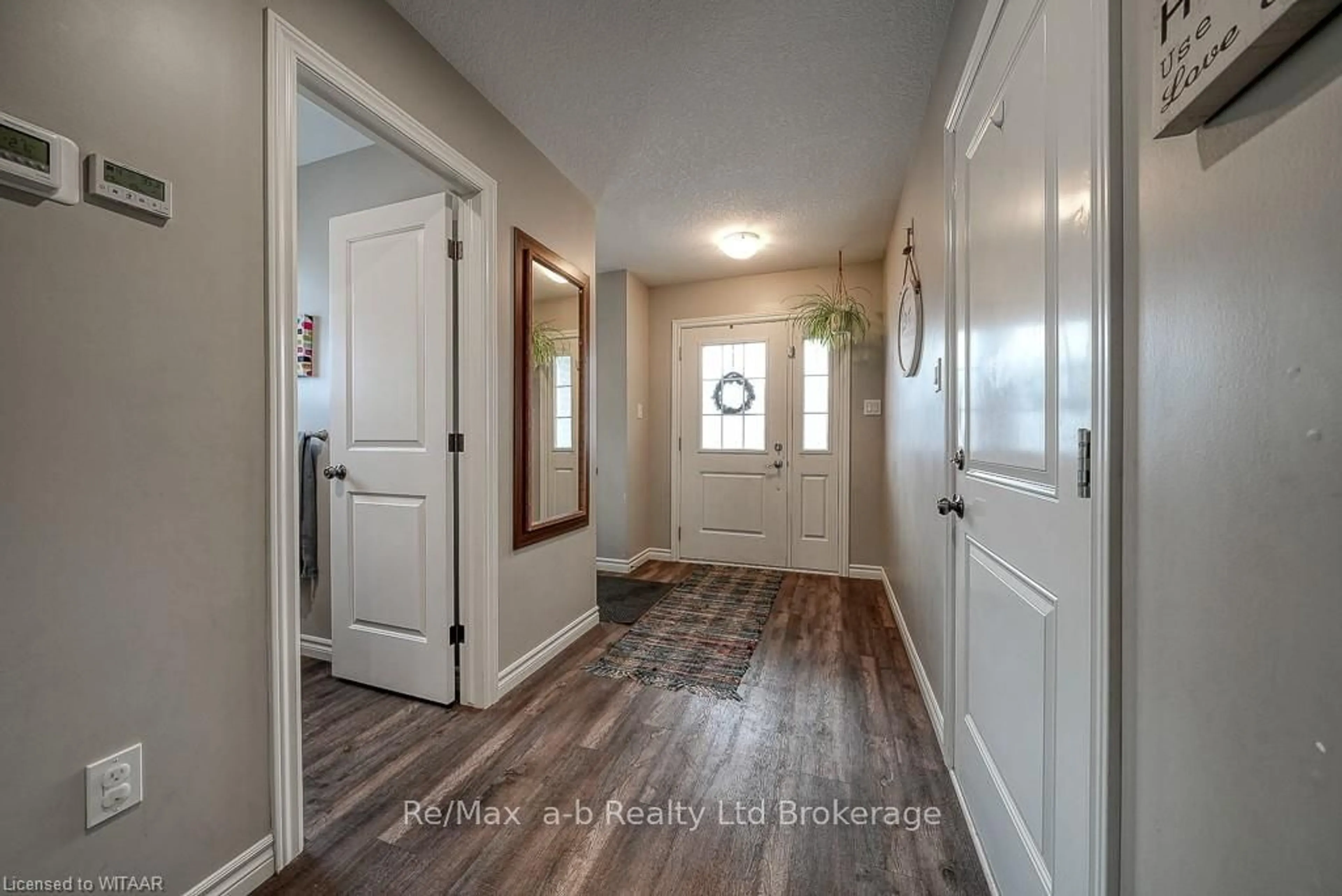 Indoor entryway for 28 MINLER STREET St #1, Ingersoll Ontario N5C 0A9