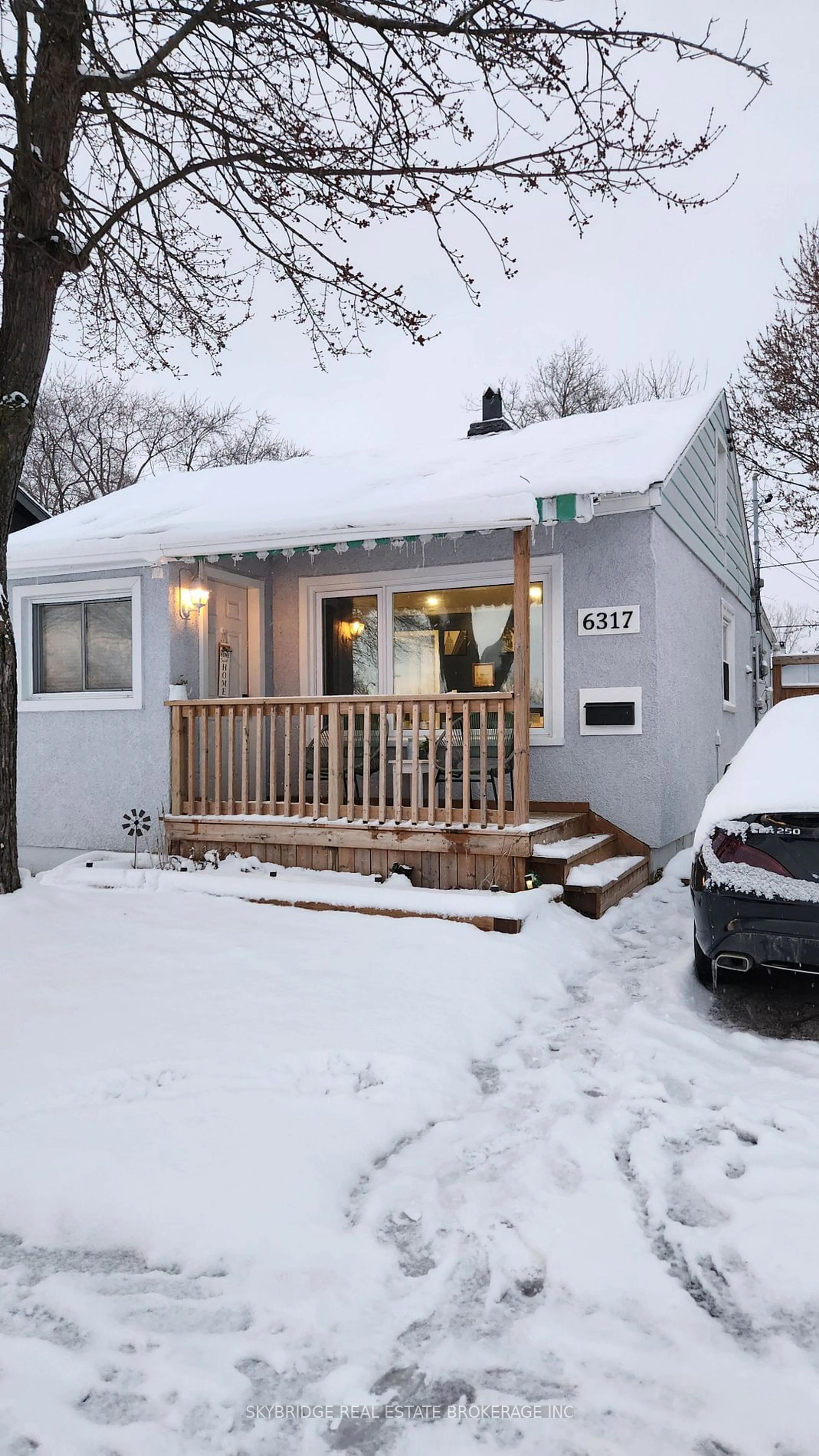 Home with vinyl exterior material, street for 6317 Arad St, Niagara Falls Ontario L2G 2Z5