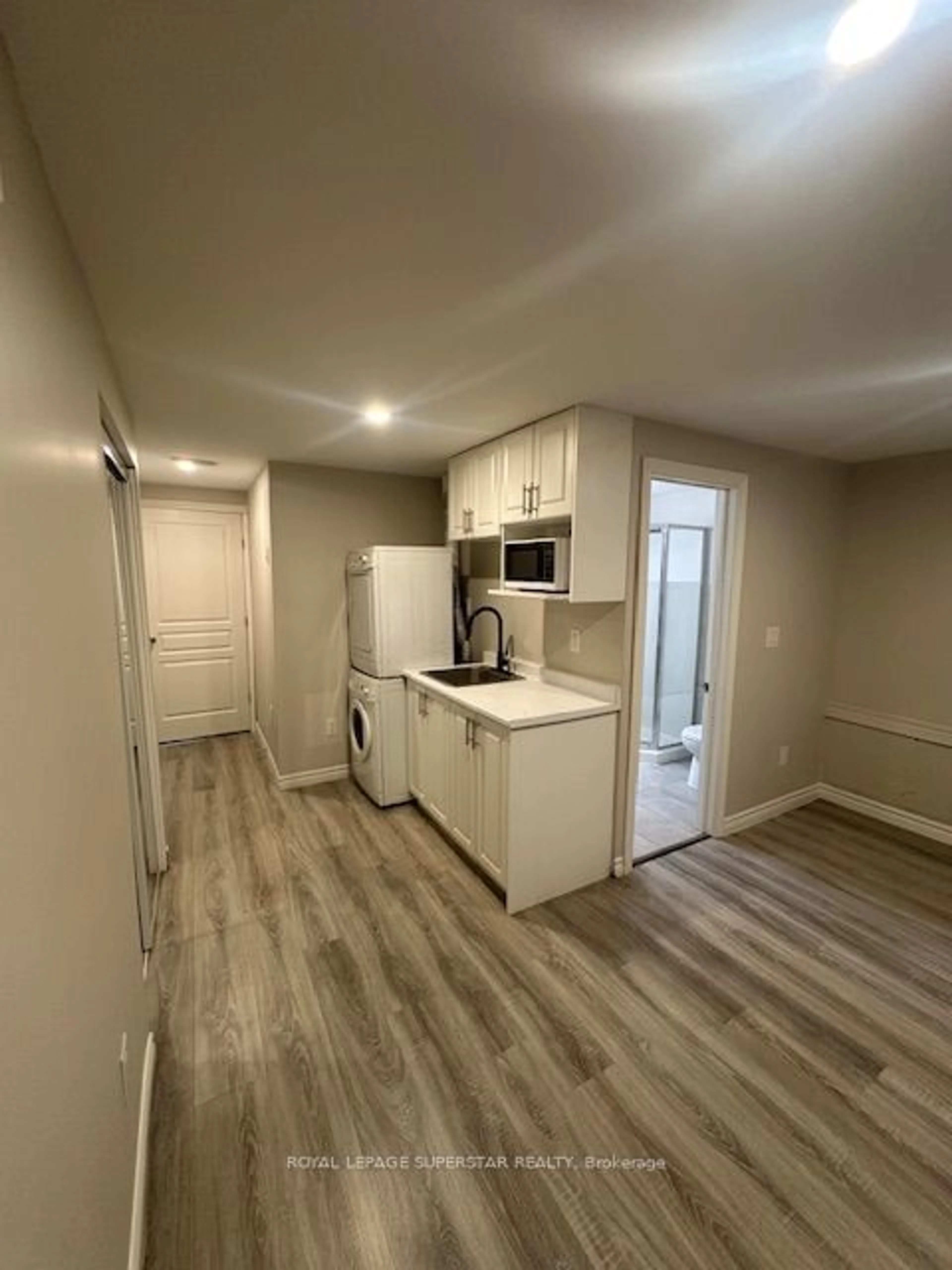 A pic of a room for 5 Oxfordshire Lane, Kitchener Ontario N2H 0B4