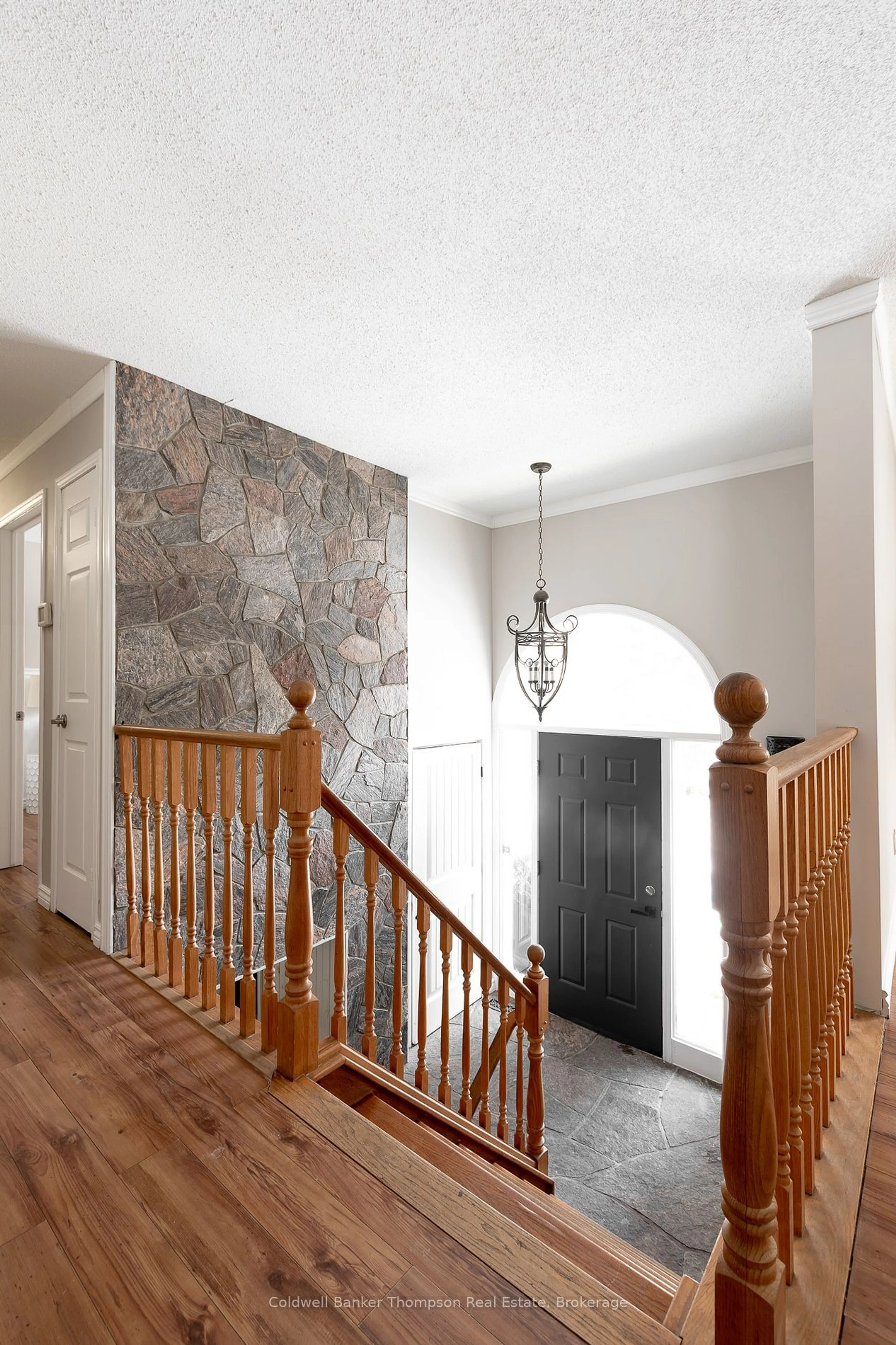 Indoor entryway for 556 South Waseosa Lake Rd, Huntsville Ontario P1H 2N5