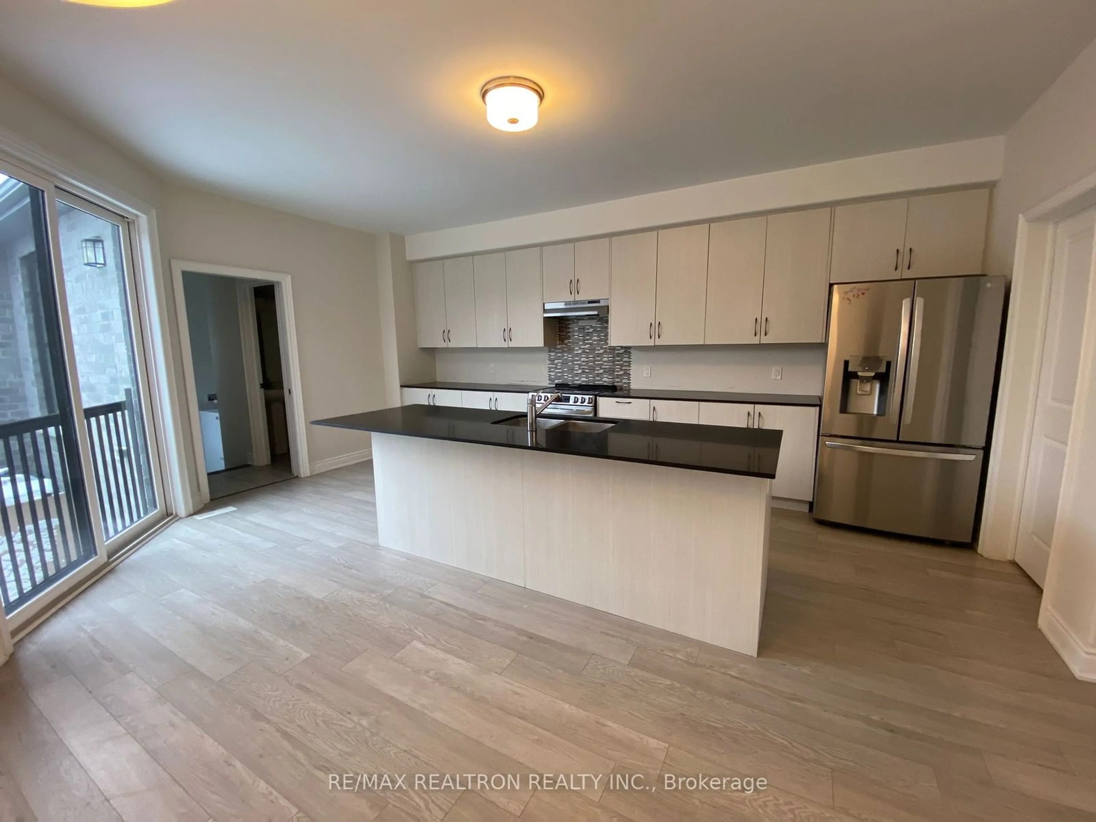 Open concept kitchen, unknown for 1071 Rippingale Tr, Peterborough Ontario K9H 0J8