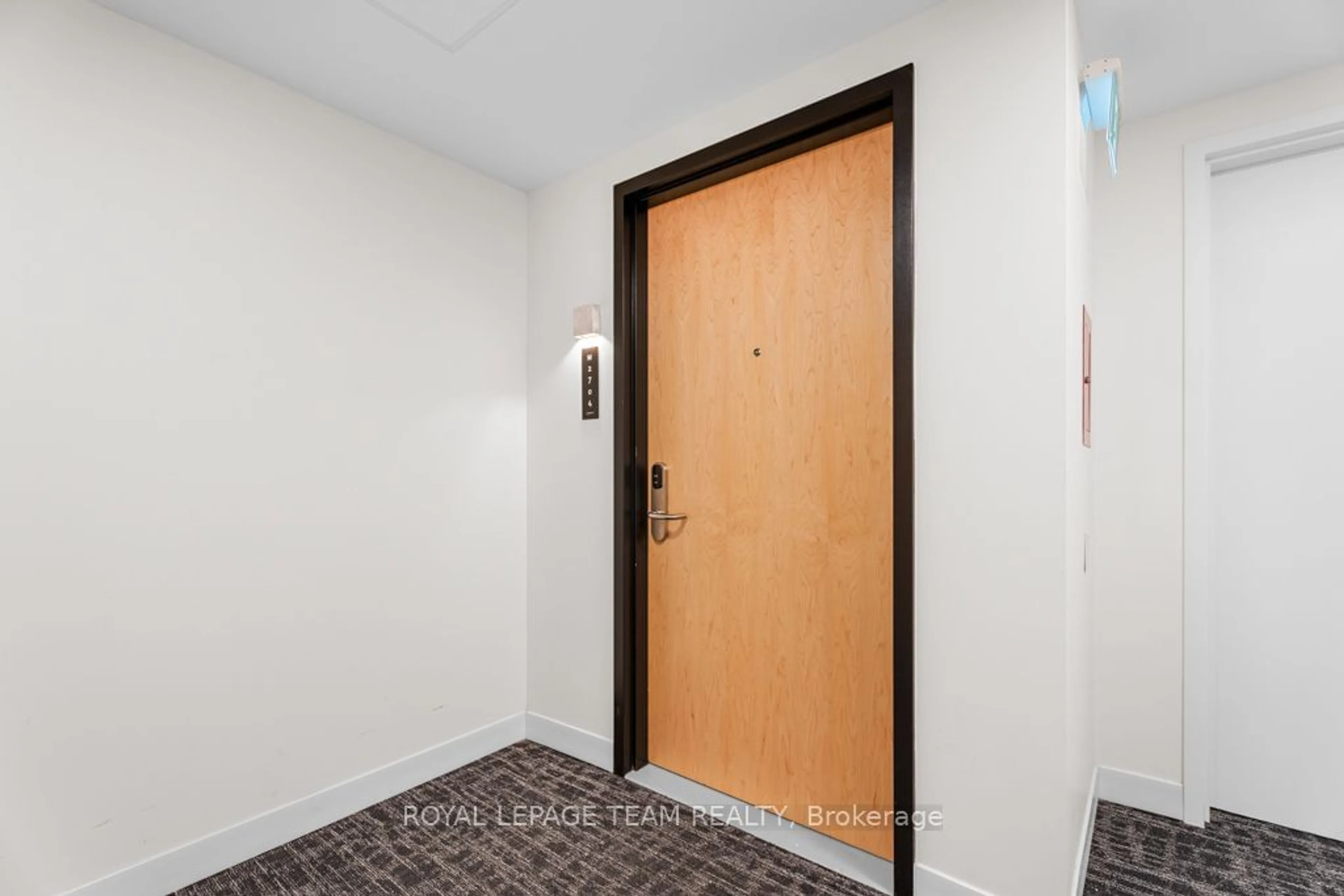 Indoor entryway for 340 Queen St #2704, Ottawa Centre Ontario K1R 0G1