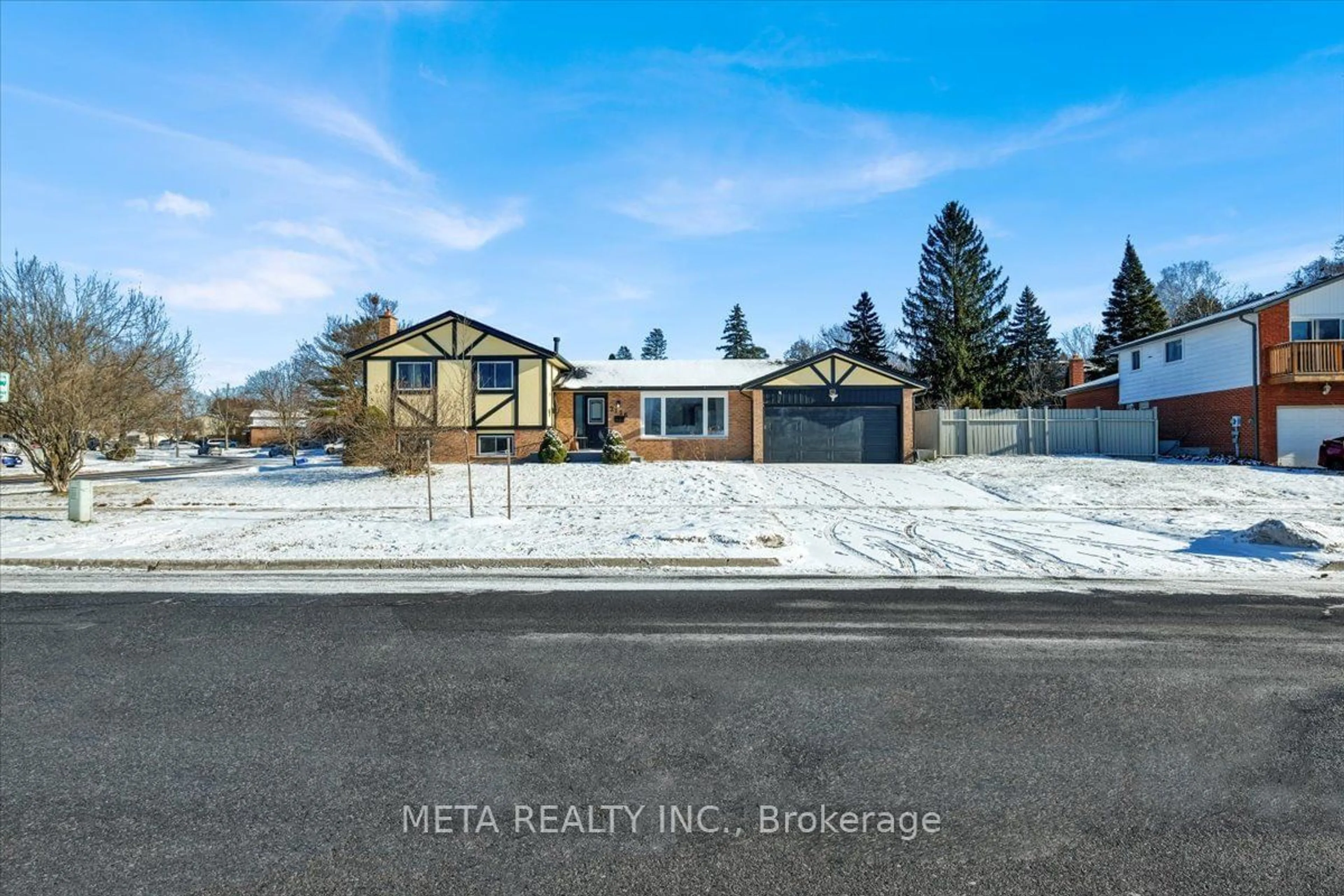 A pic from outside/outdoor area/front of a property/back of a property/a pic from drone, street for 2126 Walker Ave, Peterborough Ontario K9L 1S1