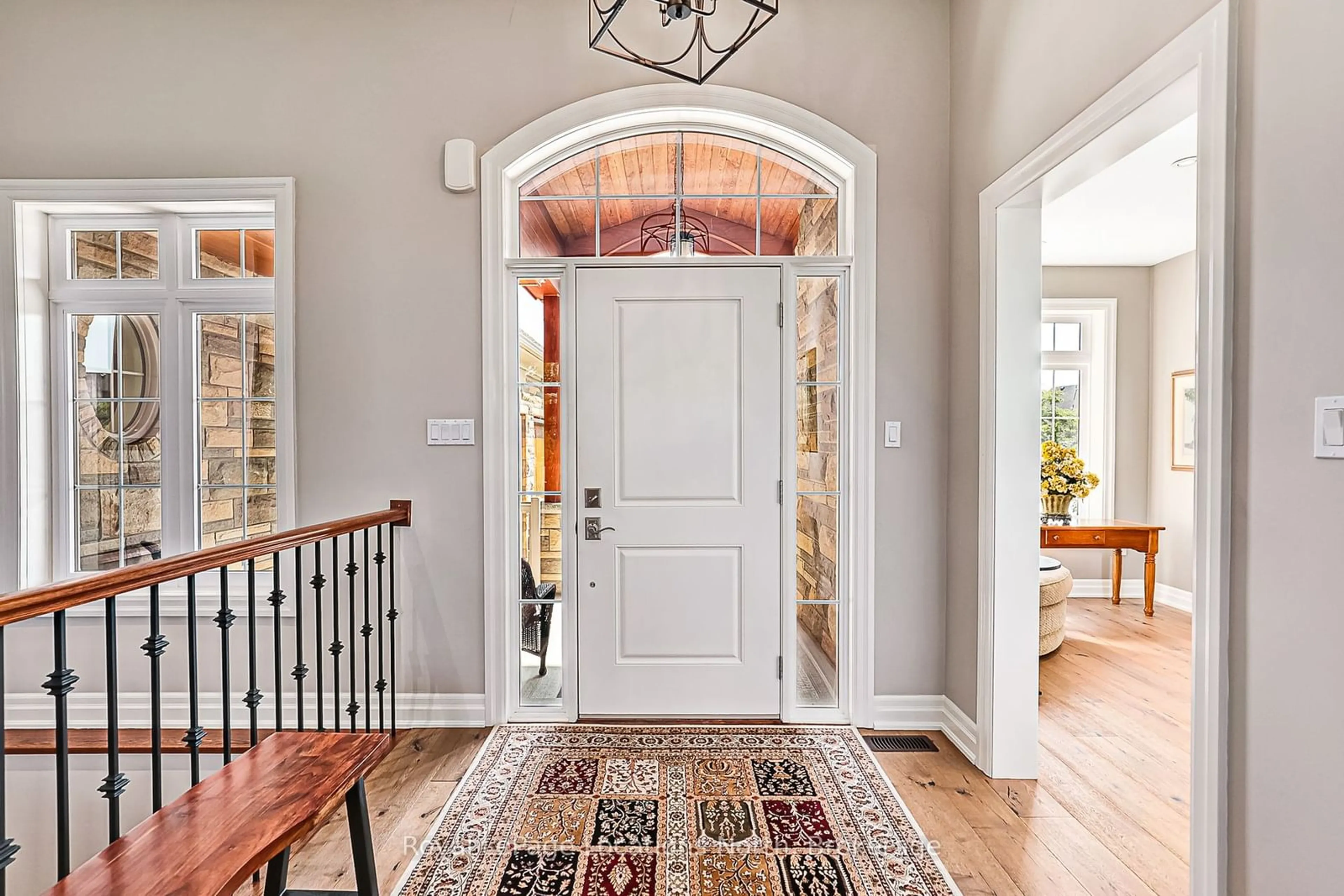 Indoor entryway for 126 West Ridge Dr, Blue Mountains Ontario N0H 2P0