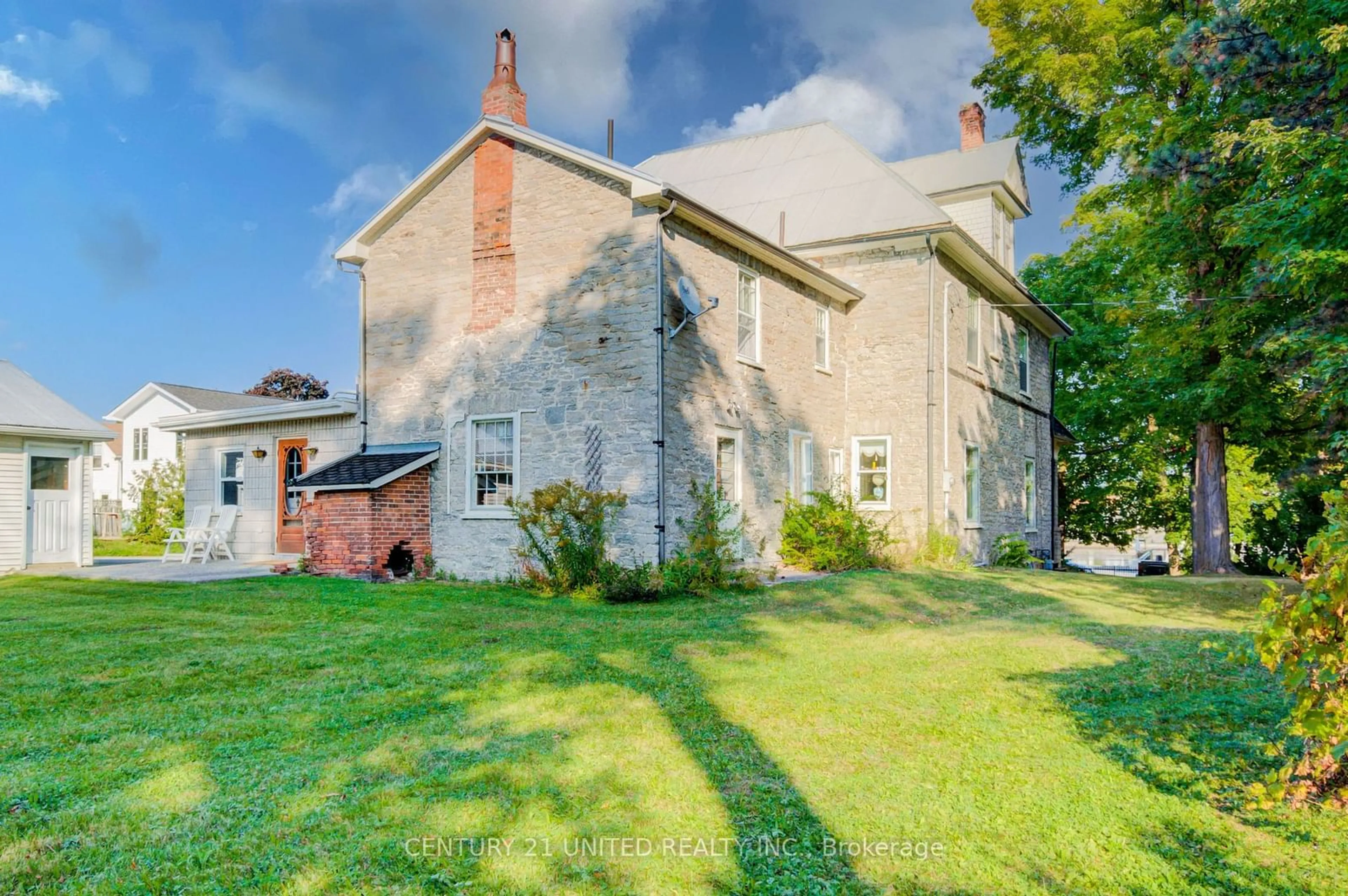 A pic from outside/outdoor area/front of a property/back of a property/a pic from drone, building for 26 Queen St, Trent Hills Ontario K0L 1L0