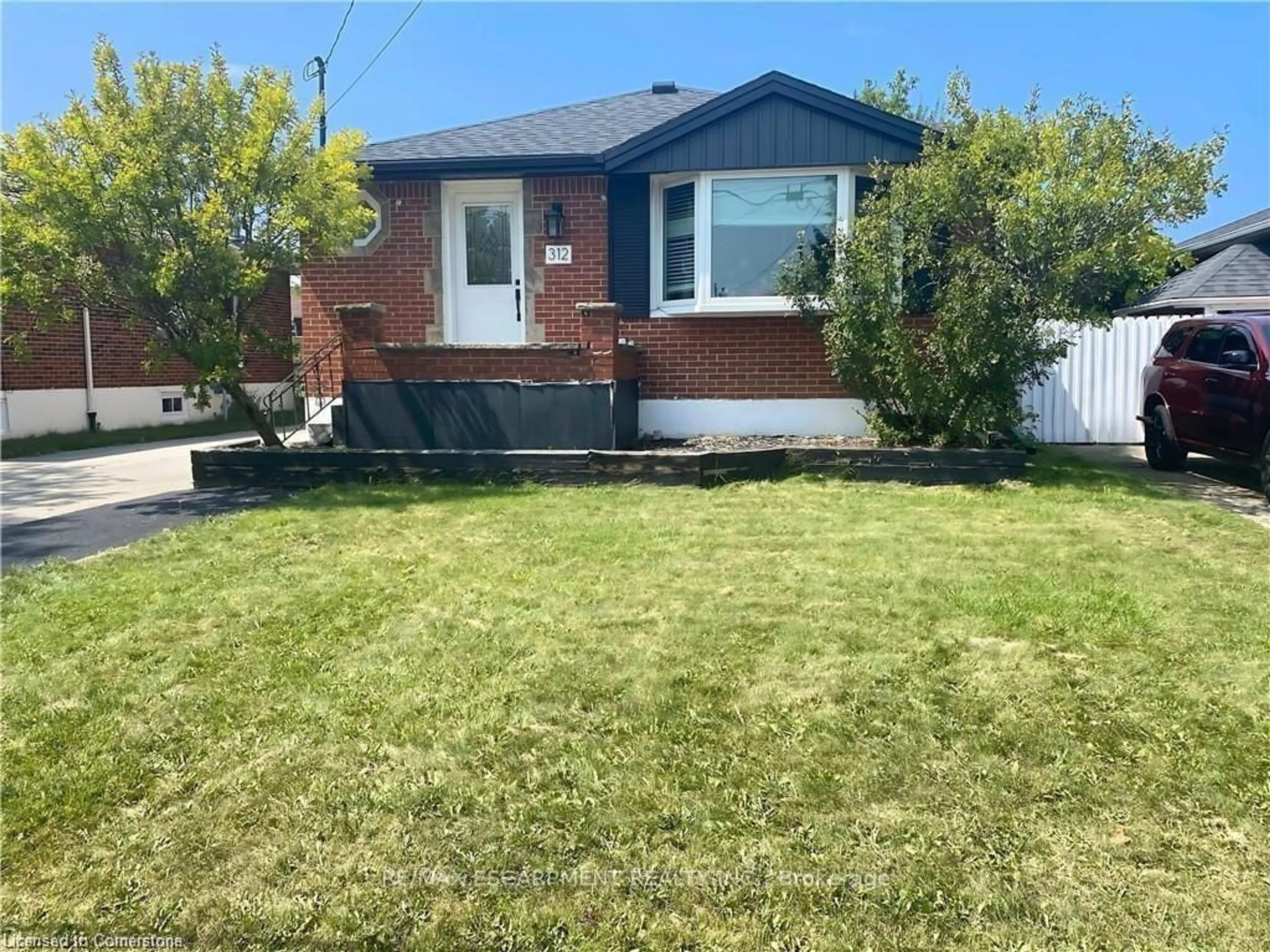 A pic from outside/outdoor area/front of a property/back of a property/a pic from drone, street for 312 East 45th St, Hamilton Ontario L8T 3K8