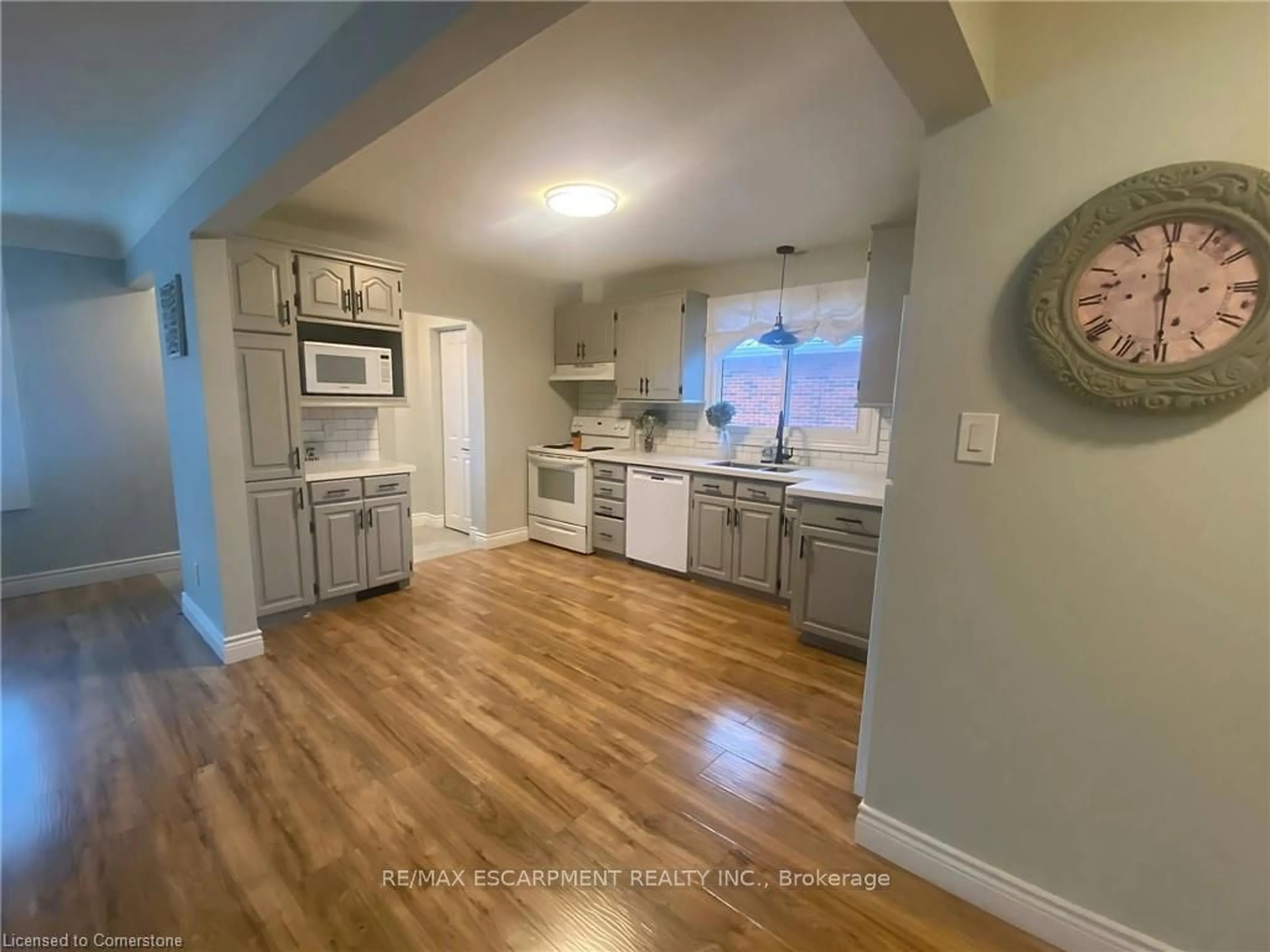 Open concept kitchen, unknown for 312 East 45th St, Hamilton Ontario L8T 3K8