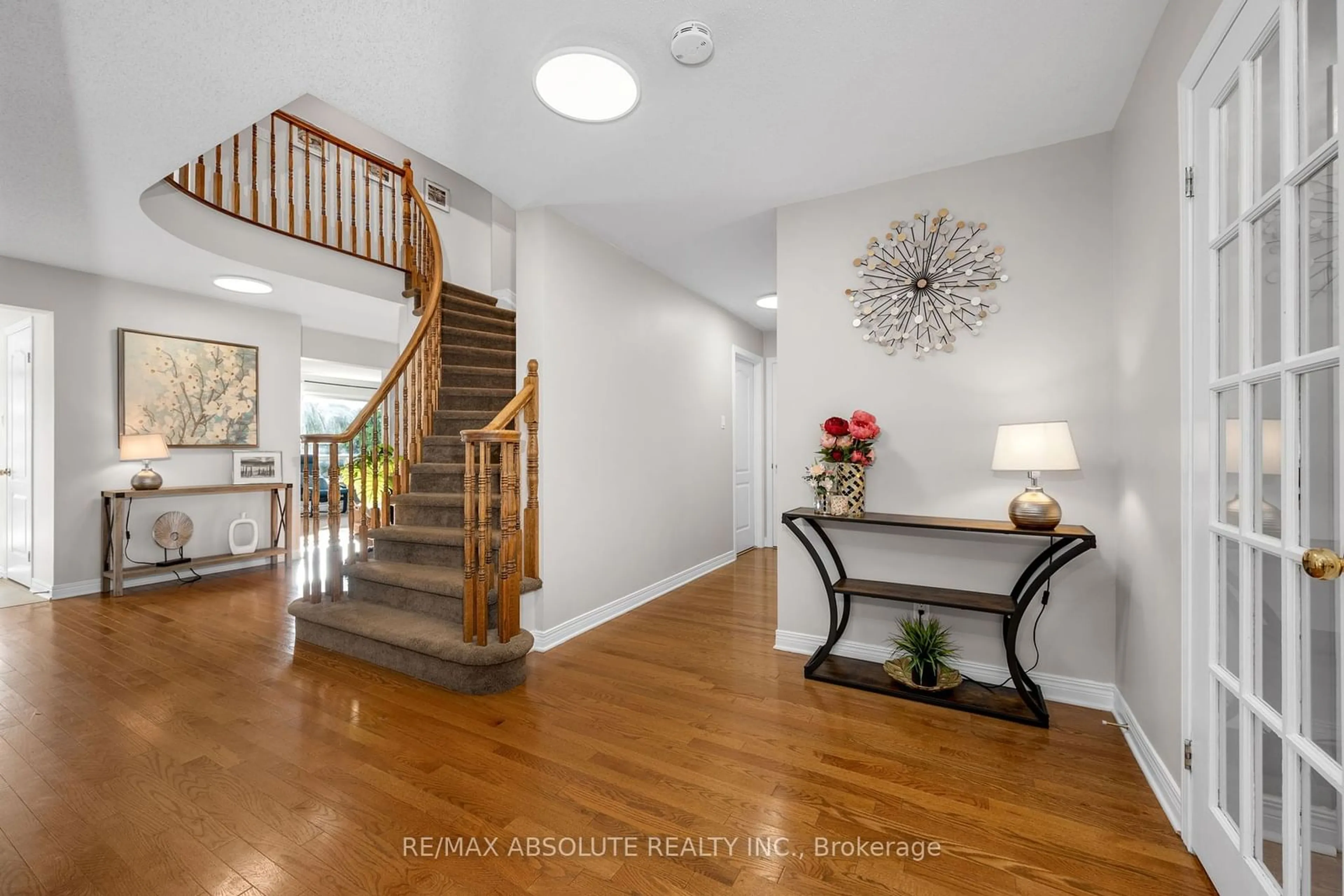 Indoor entryway for 9 SHANNONDOE Cres, Kanata Ontario K2M 2C8