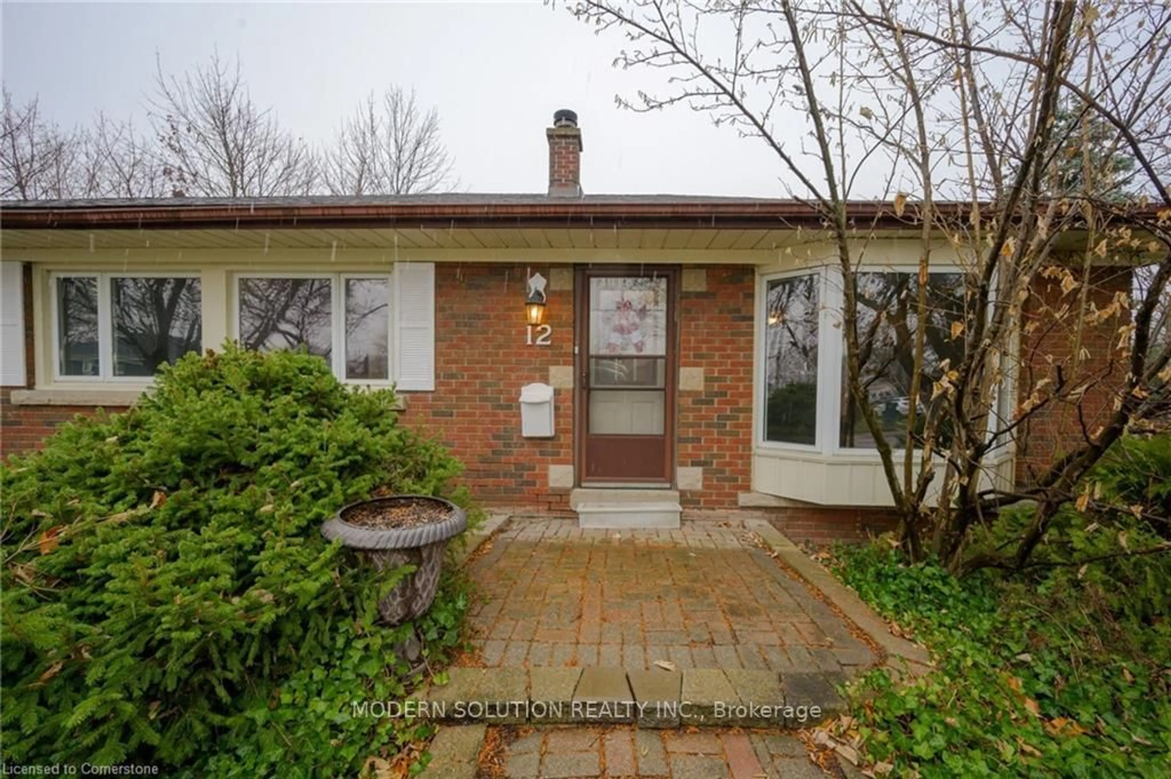 Patio, street for 12 ROBERTSON Pl, St. Catharines Ontario L2P 3G2