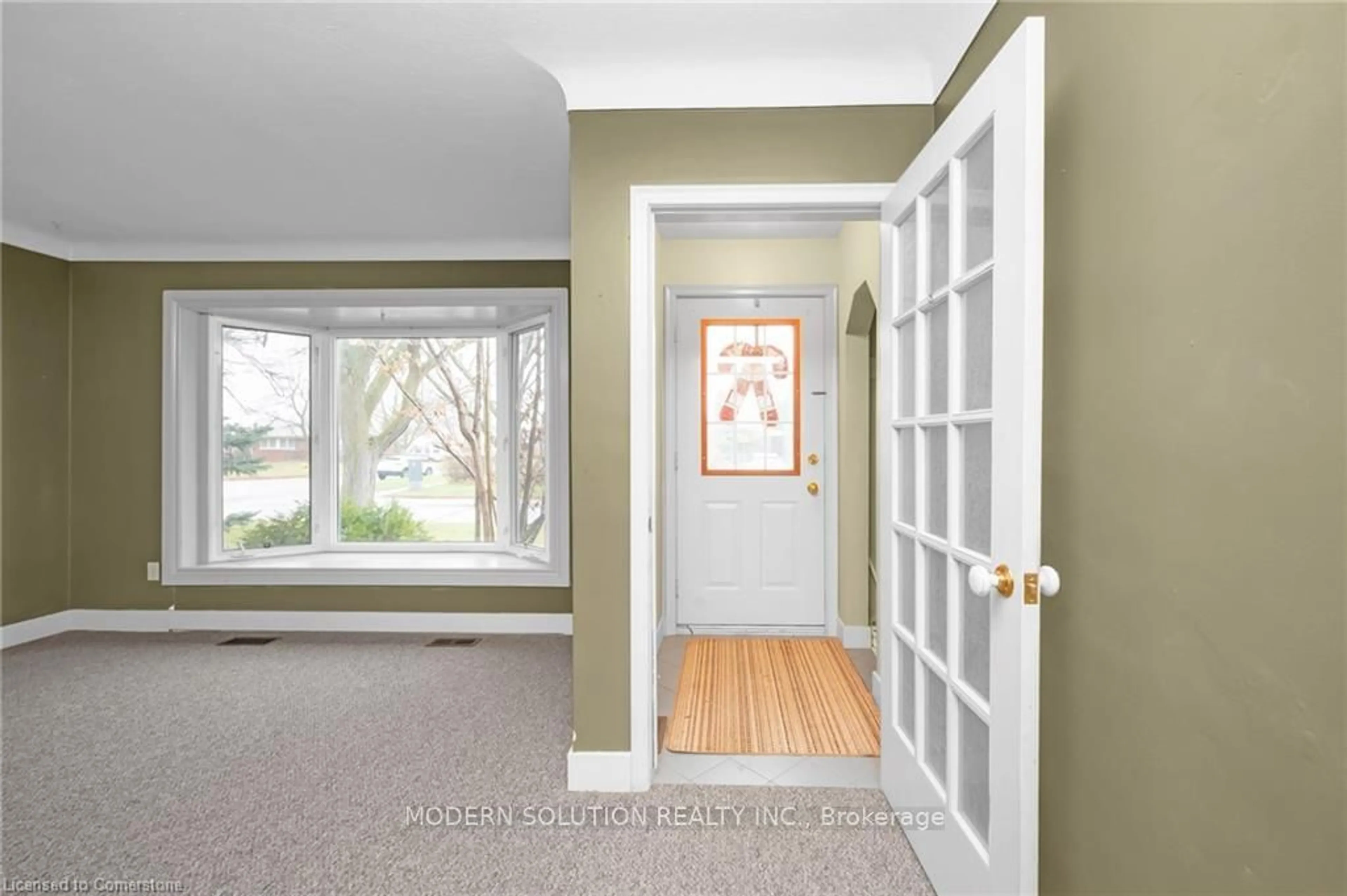 Indoor entryway for 12 ROBERTSON Pl, St. Catharines Ontario L2P 3G2