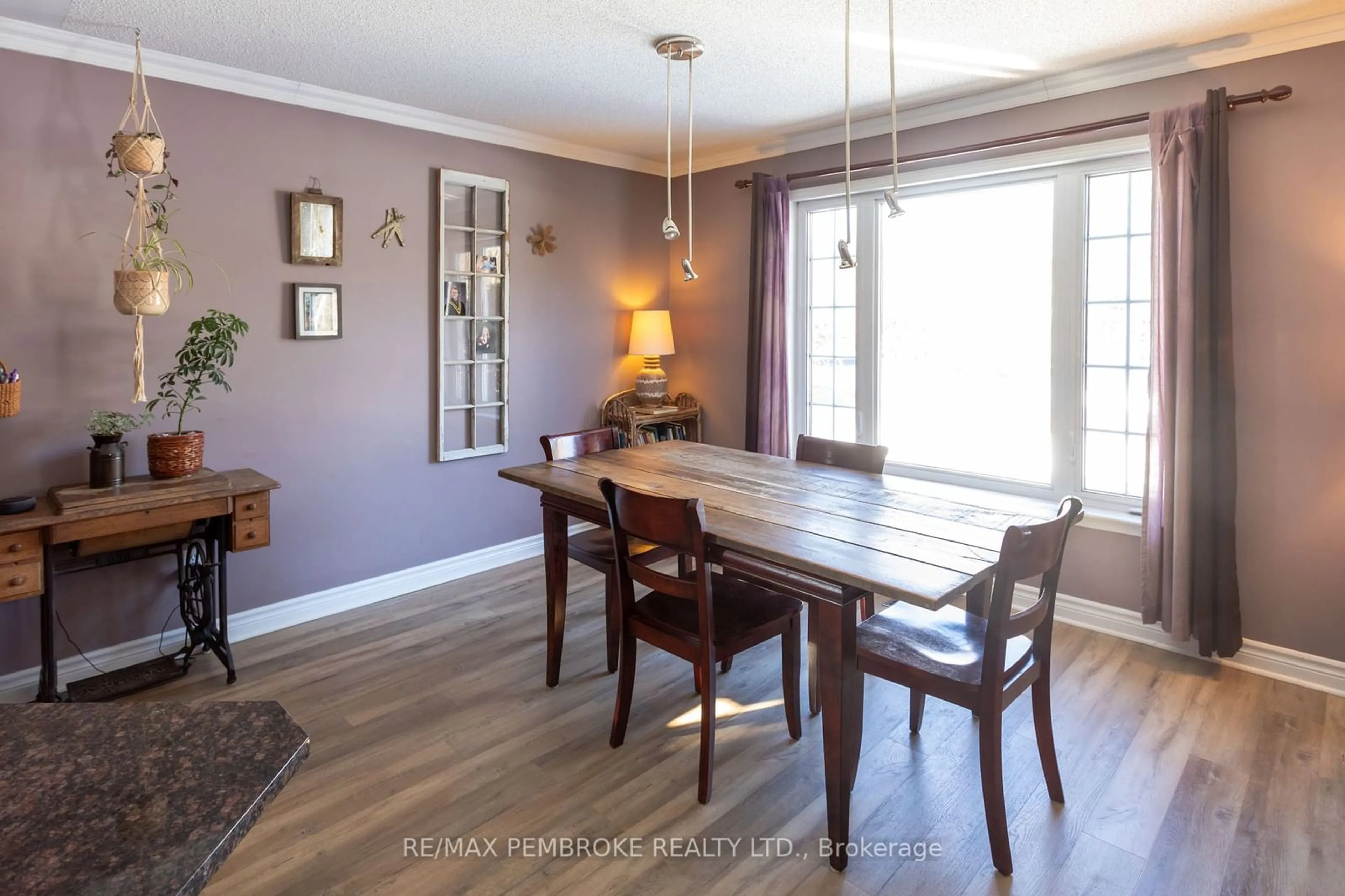 Dining room, wood/laminate floor for 22 Kellard St, Laurentian Valley Ontario K8A 6W6