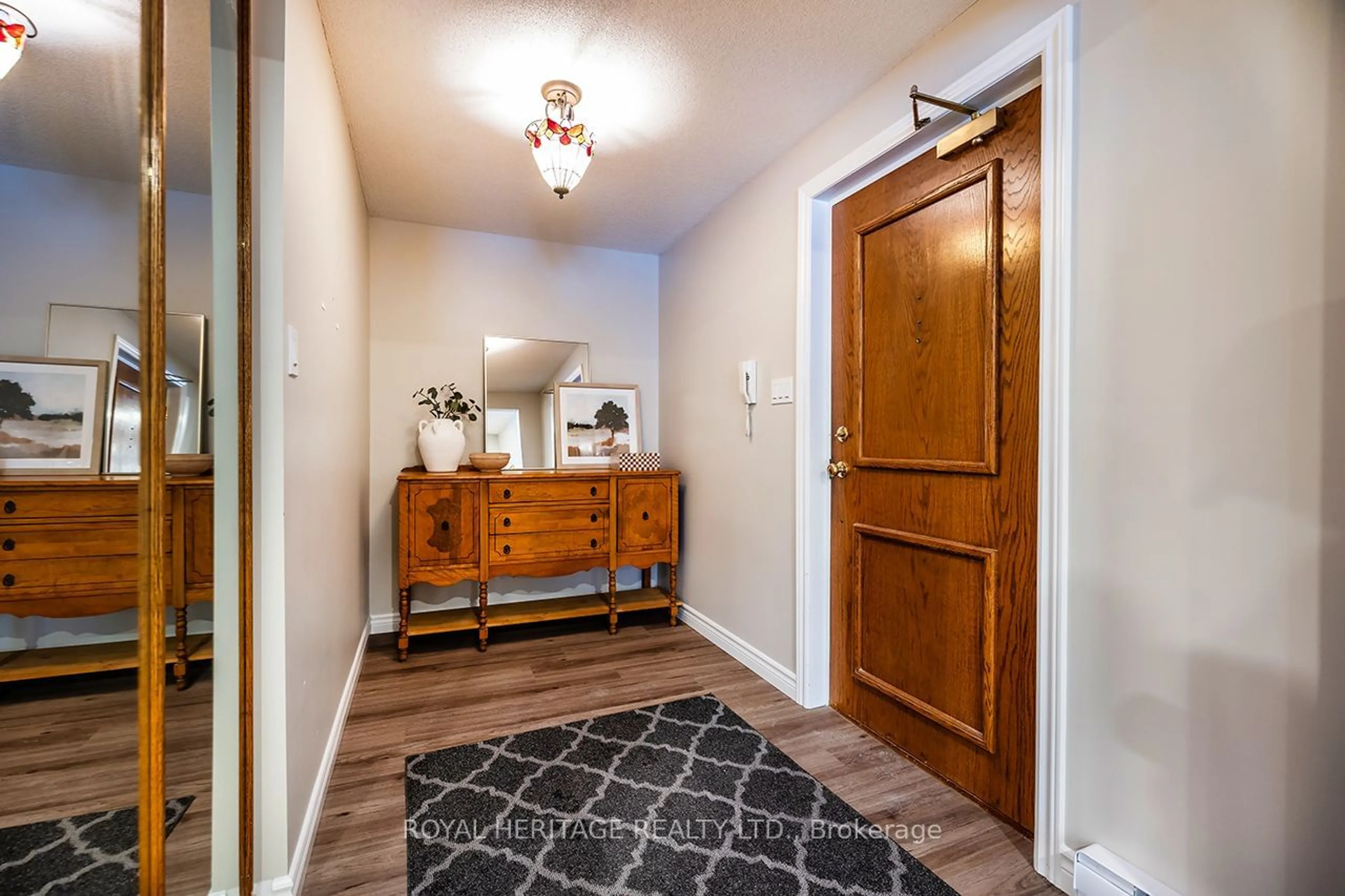 Indoor entryway for 605 Whitaker St #4, Peterborough Ontario K9H 7L5