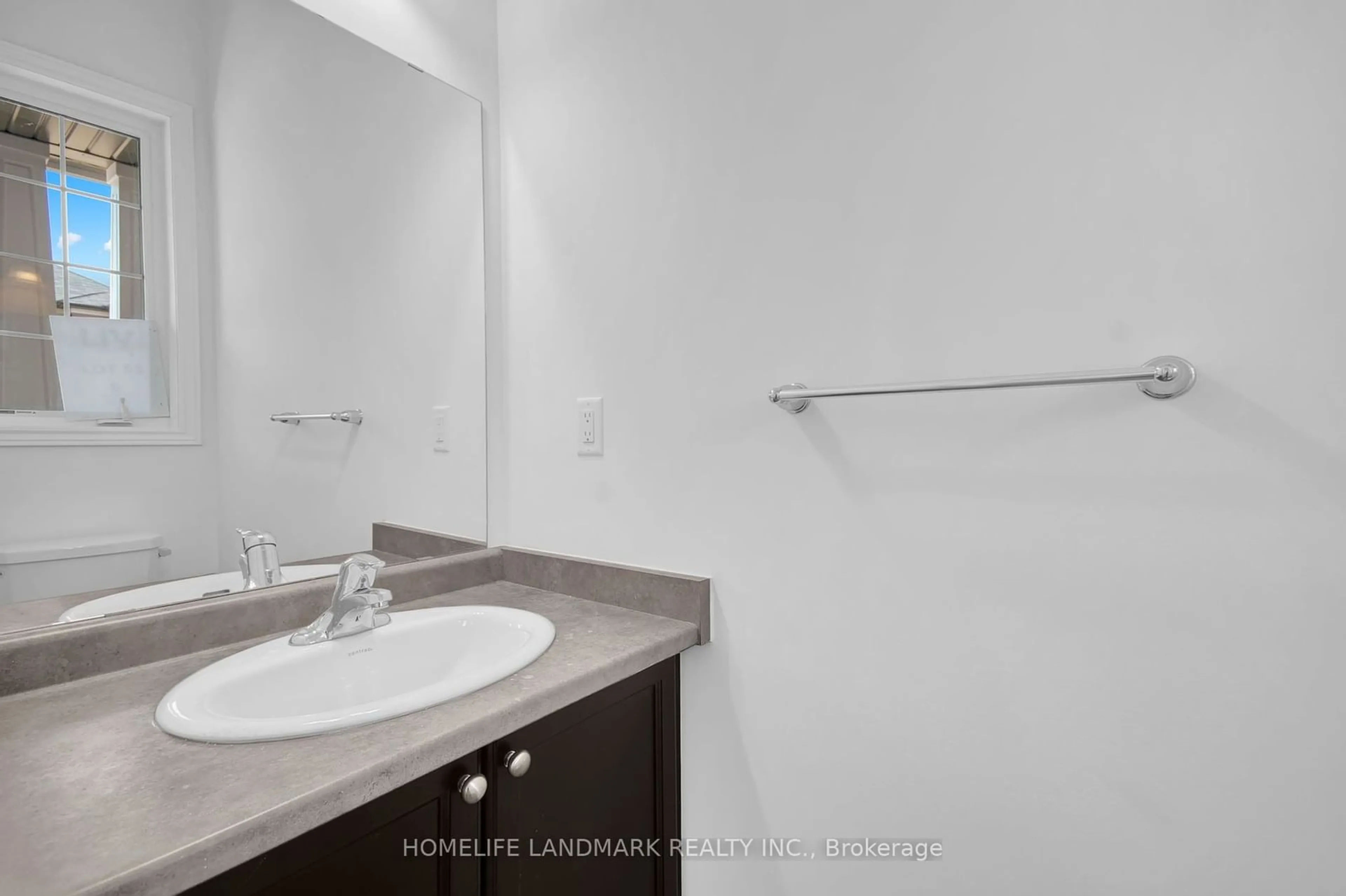 Standard bathroom, floor is not visible for 6 Tooker Dr, Brant Ontario N3T 5L8