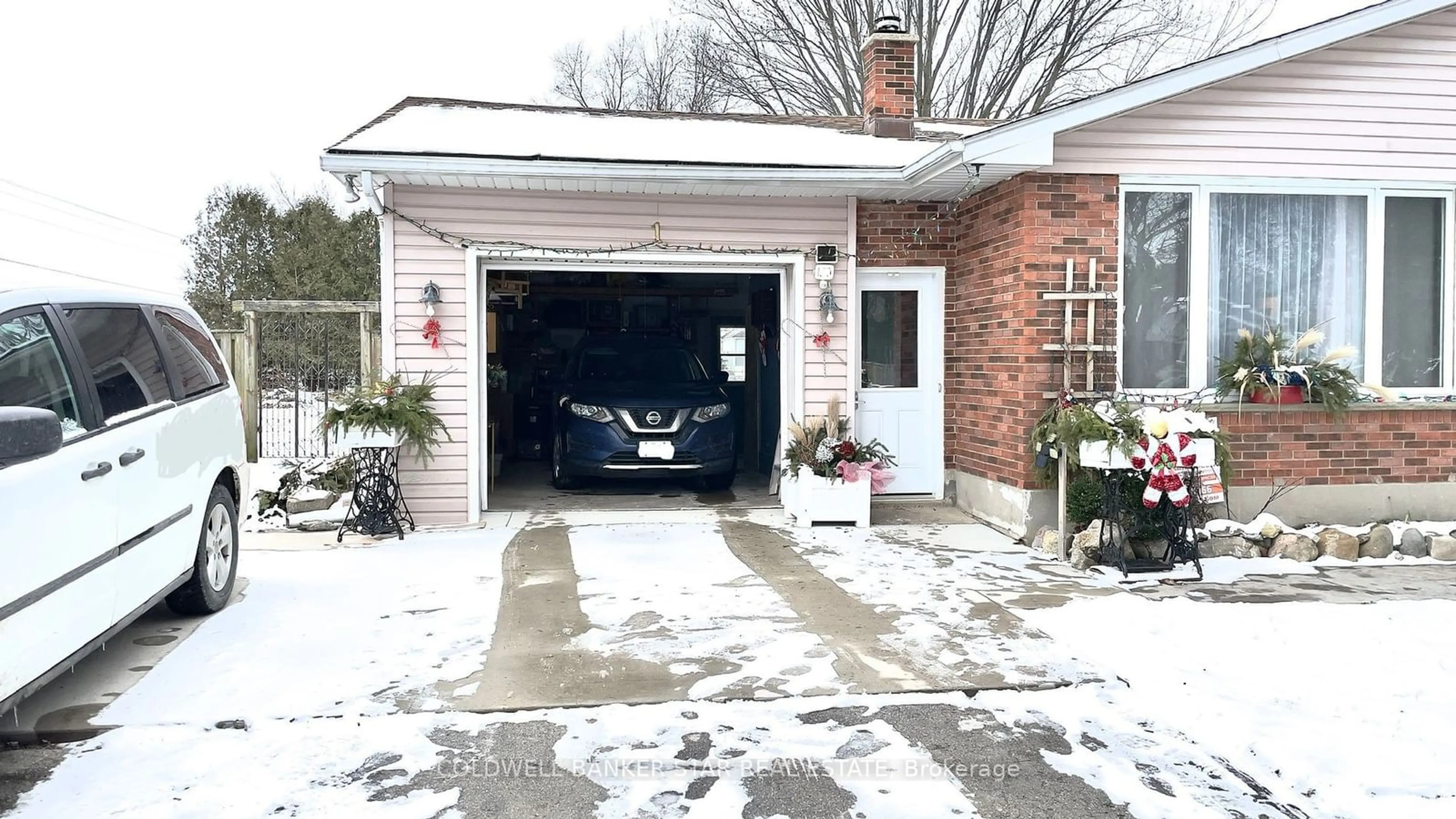 Indoor garage for 1 East Williams St, North Middlesex Ontario N0M 1A0