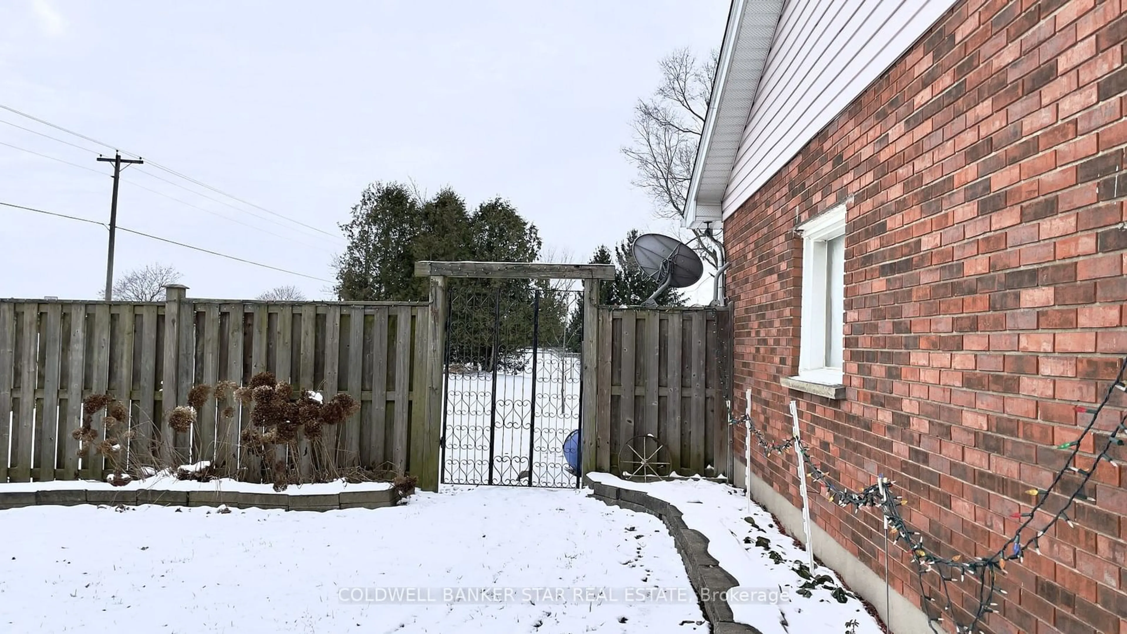 A pic from outside/outdoor area/front of a property/back of a property/a pic from drone, street for 1 East Williams St, North Middlesex Ontario N0M 1A0