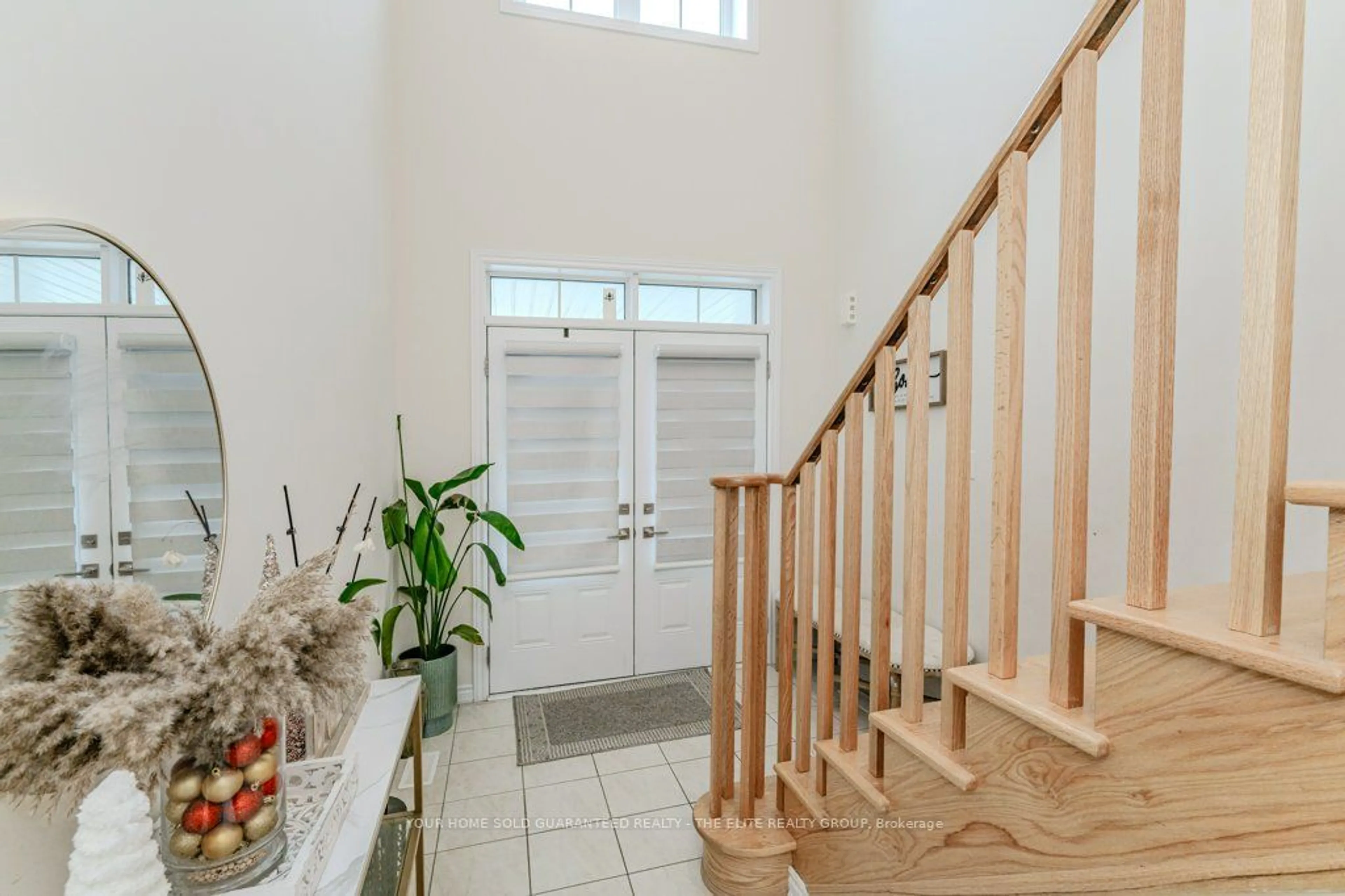 Indoor entryway for 19 Rainbow Dr, Haldimand Ontario N3W 0E6