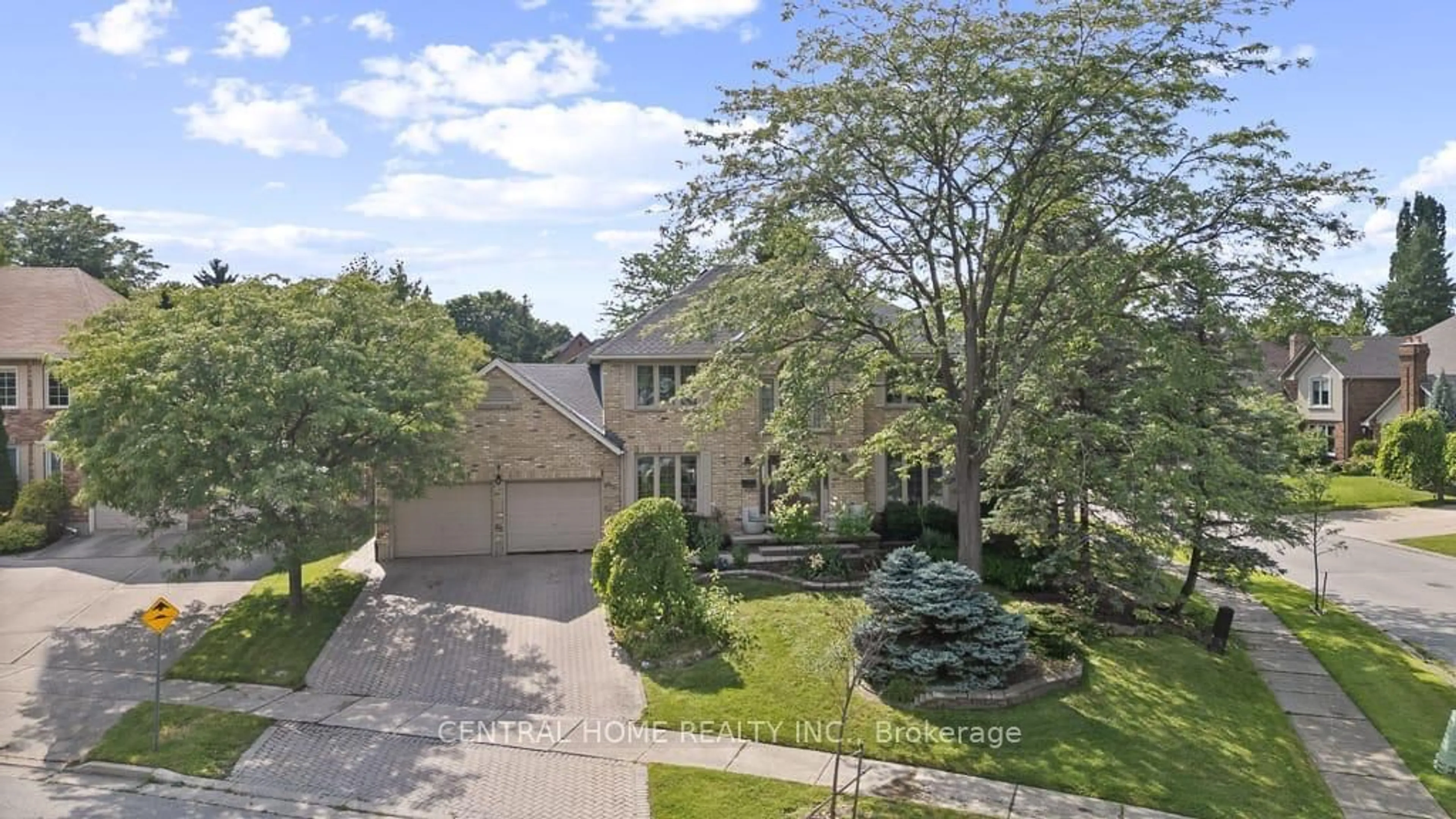 A pic from outside/outdoor area/front of a property/back of a property/a pic from drone, street for 1312 Corley Drive North Dr, London Ontario N6G 4K5