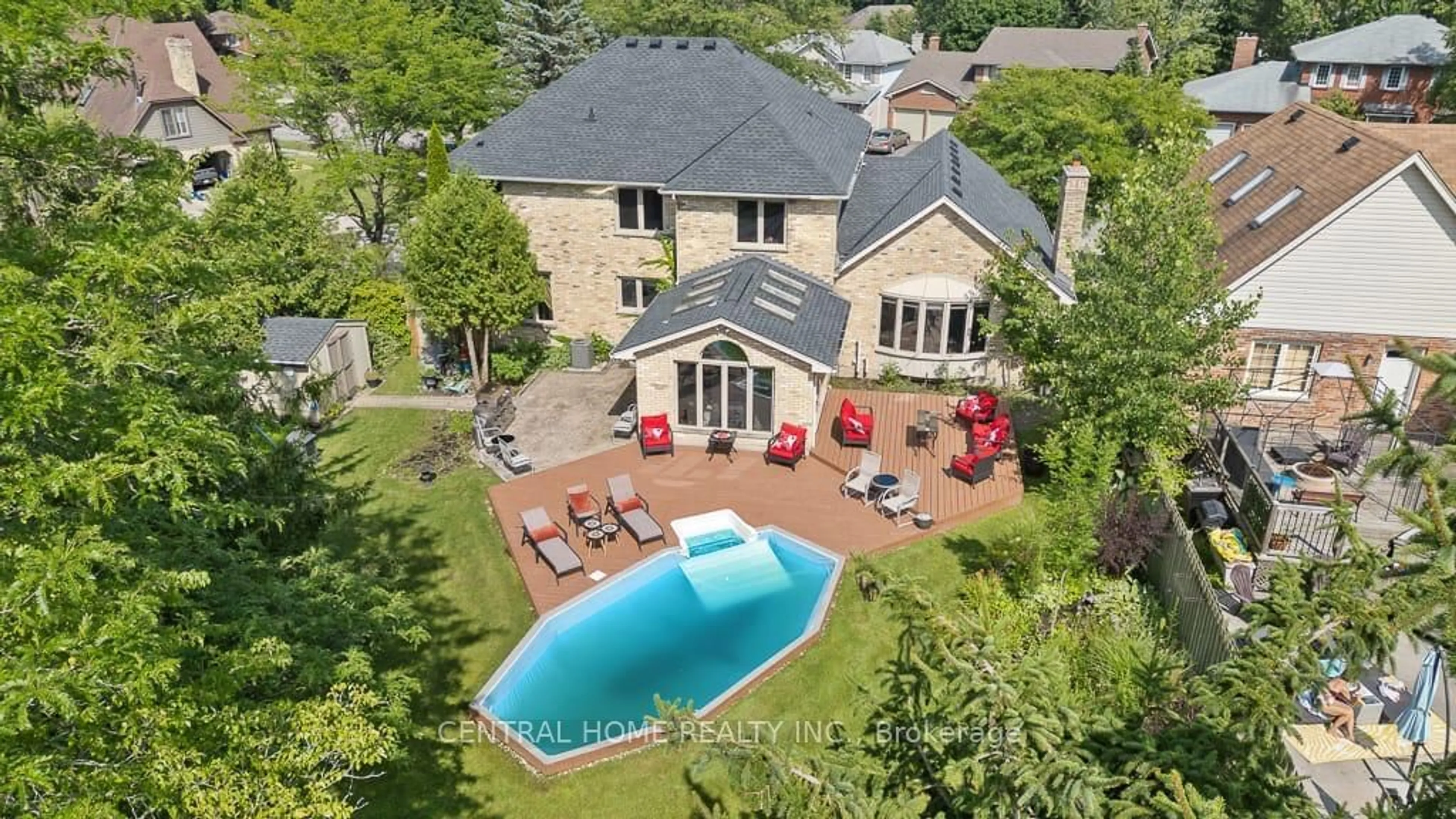 A pic from outside/outdoor area/front of a property/back of a property/a pic from drone, unknown for 1312 Corley Drive North Dr, London Ontario N6G 4K5