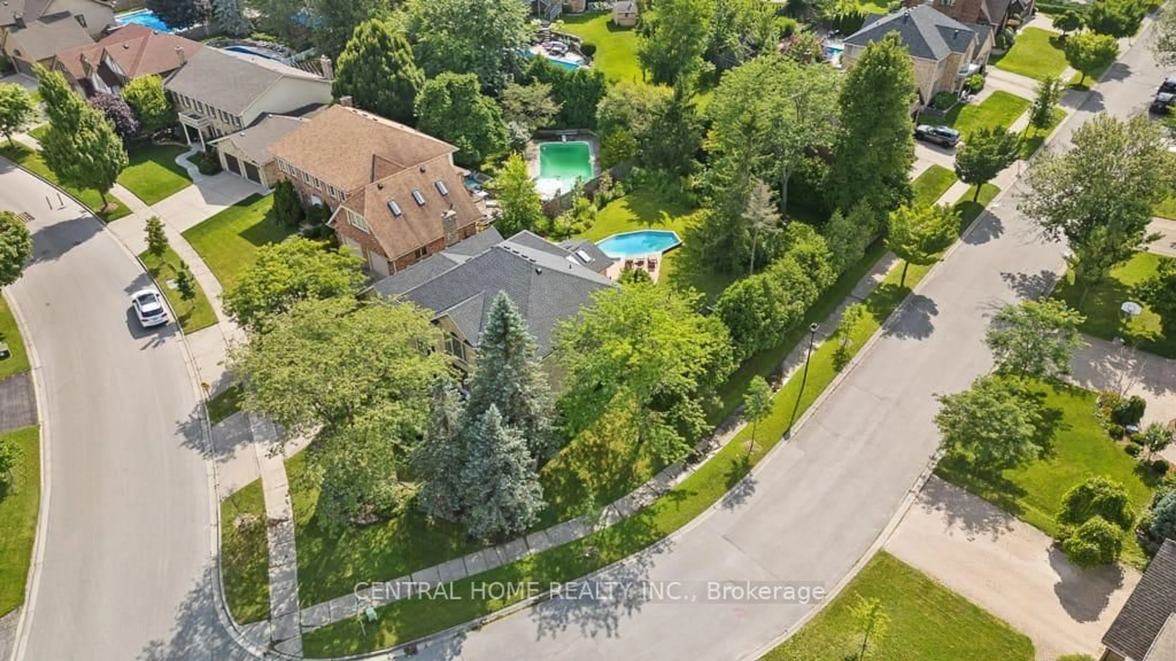 A pic from outside/outdoor area/front of a property/back of a property/a pic from drone, unknown for 1312 Corley Drive North Dr, London Ontario N6G 4K5