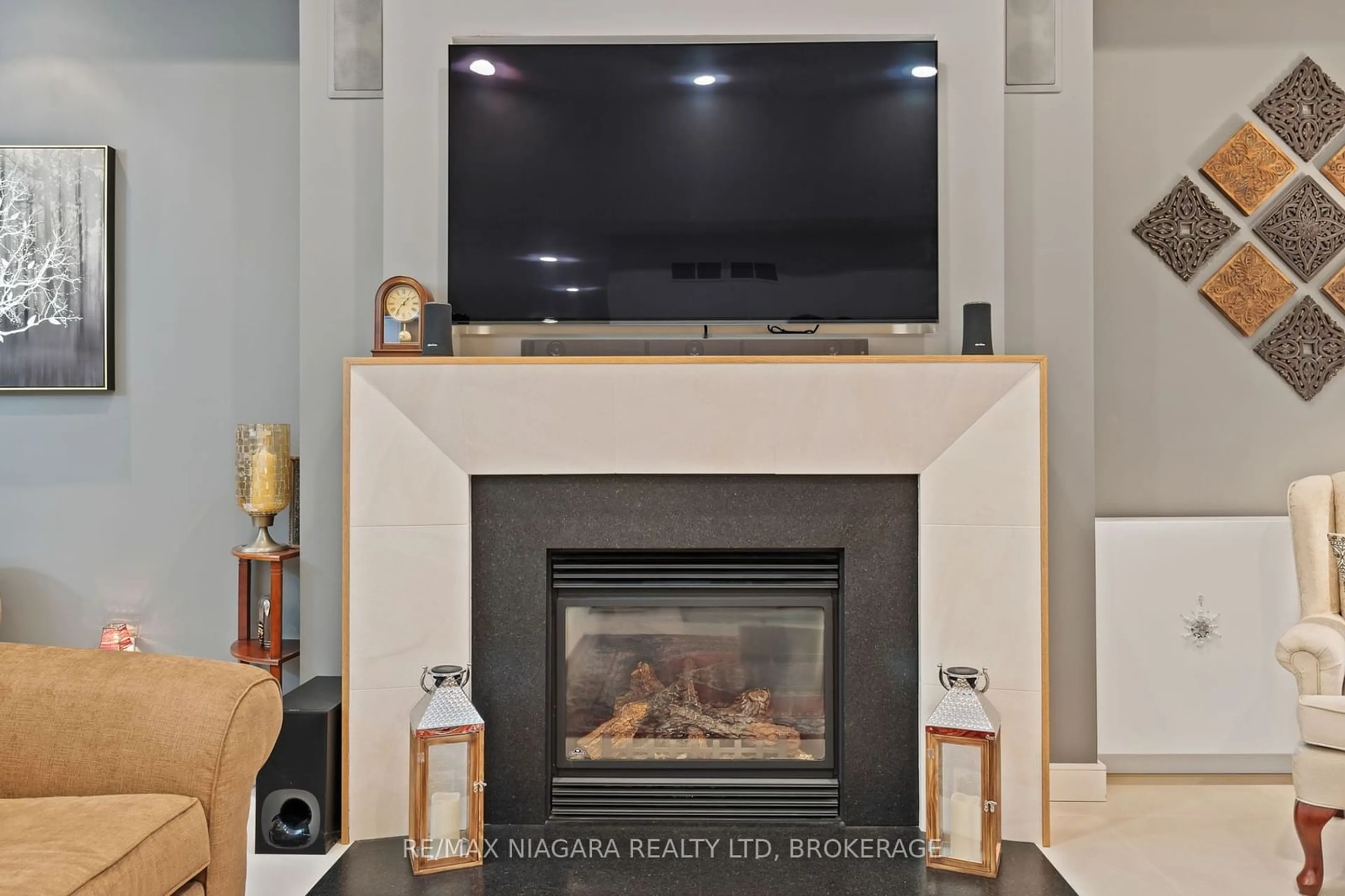 Home theater for 16 Timmsdale Cres, Pelham Ontario L0S 1E5