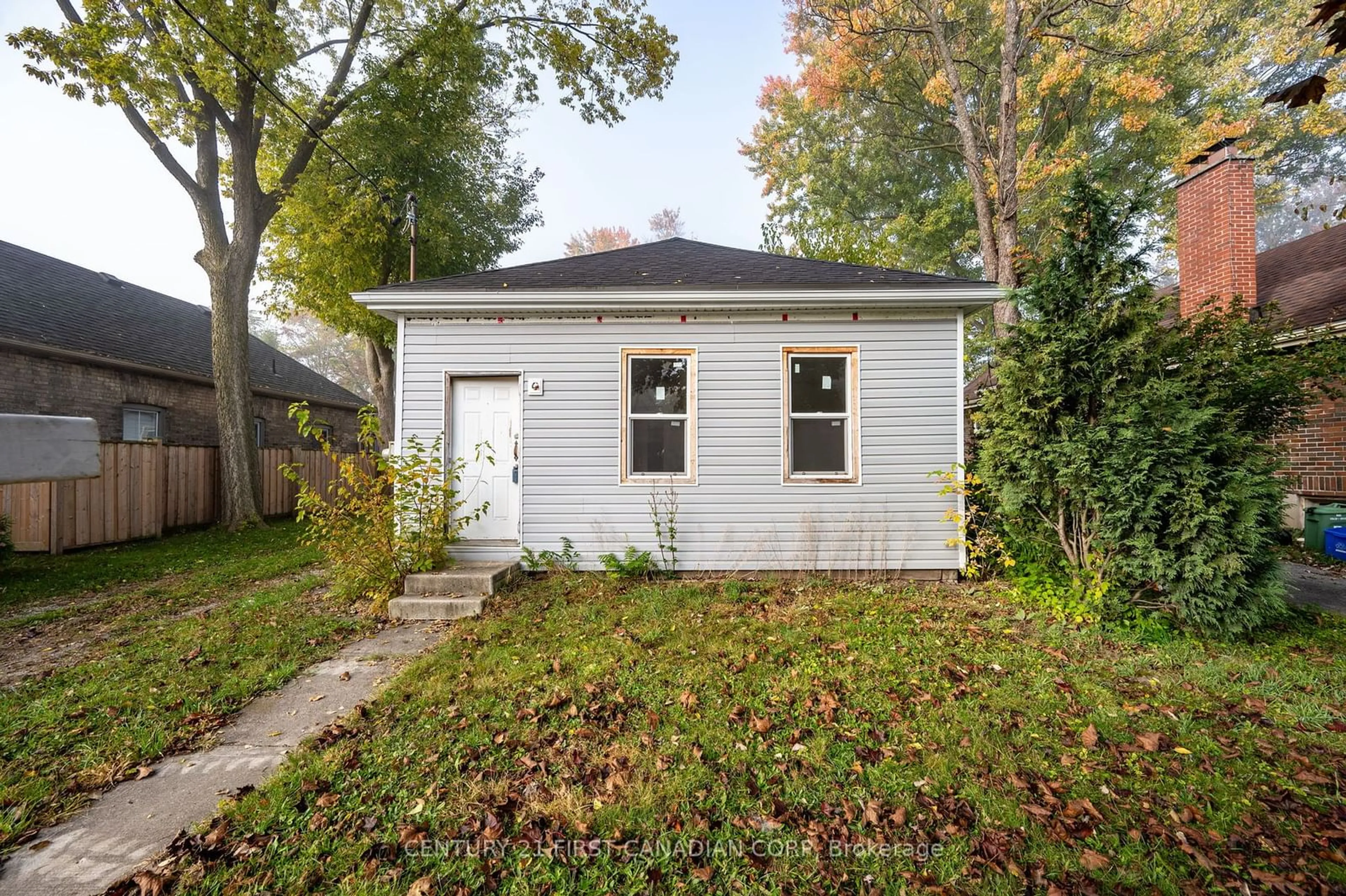 Shed for 435 Charlotte St, London Ontario N5W 4A5