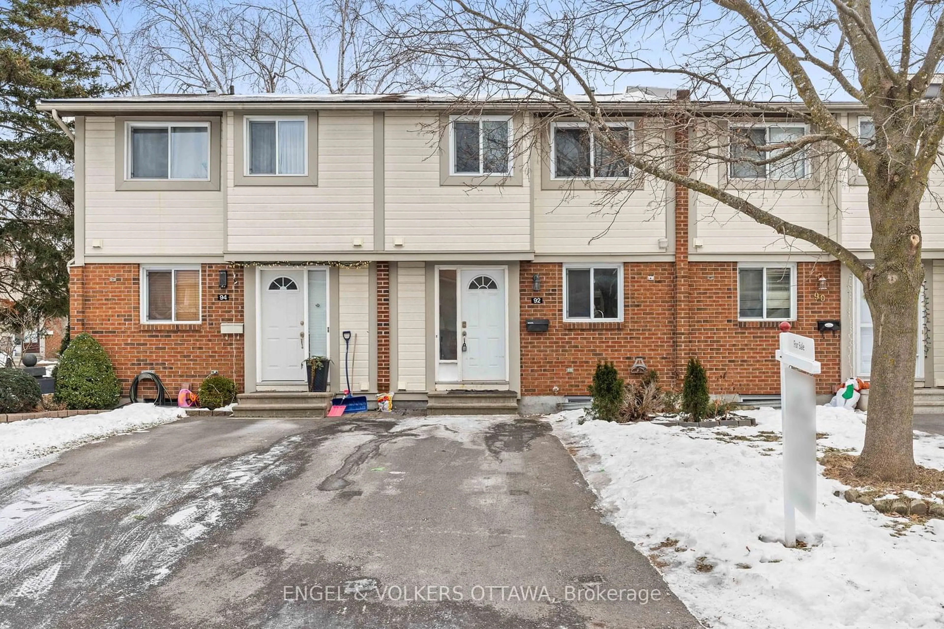 Unknown for 92 BARROW Cres, Kanata Ontario K2L 2J1
