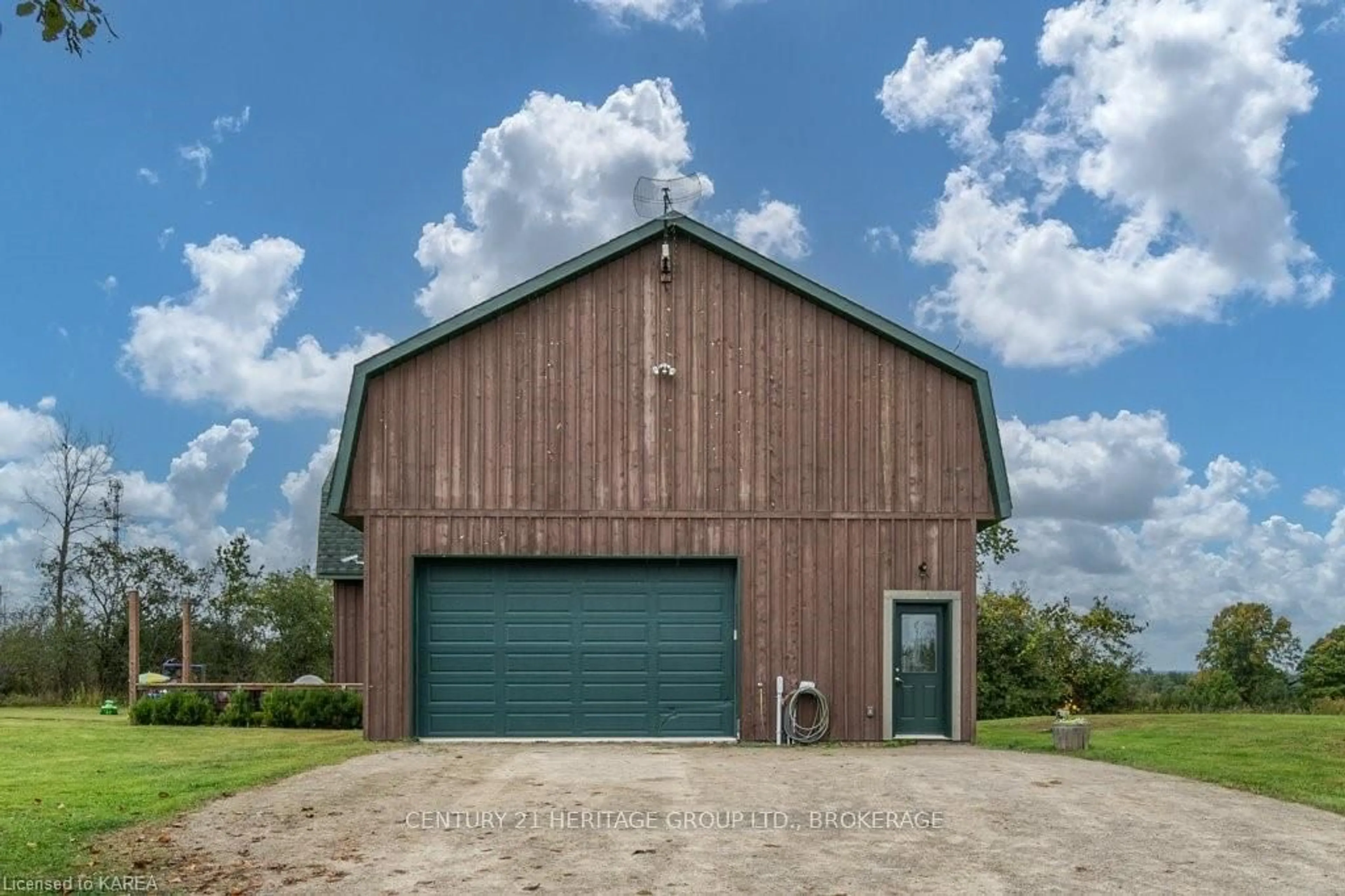 Indoor garage for 3357 Highway 15, Rideau Lakes Ontario K0G 1E0