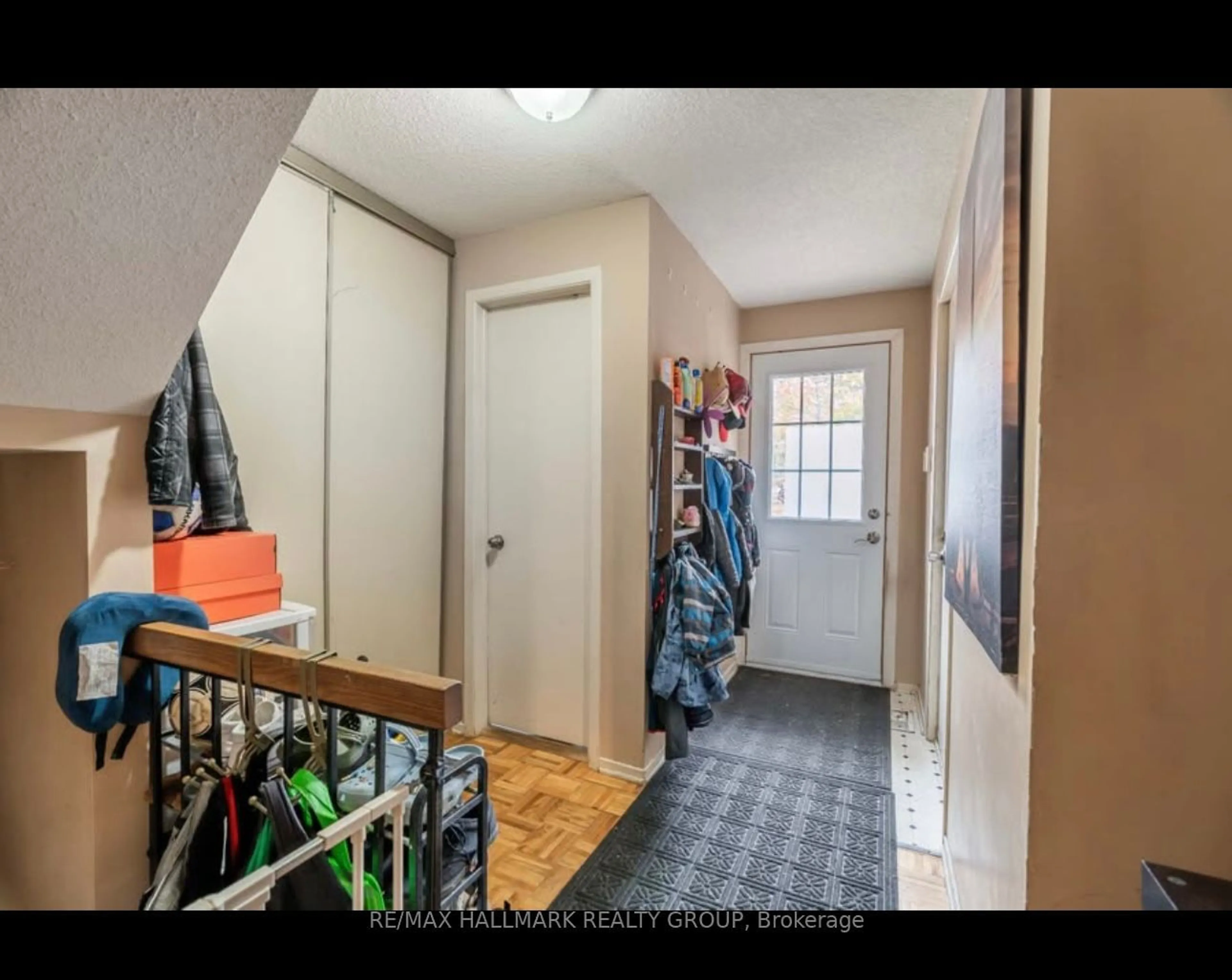 Indoor entryway for 30 Castlebrook Lane #B, South of Baseline to Knoxdale Ontario K2G 5G5