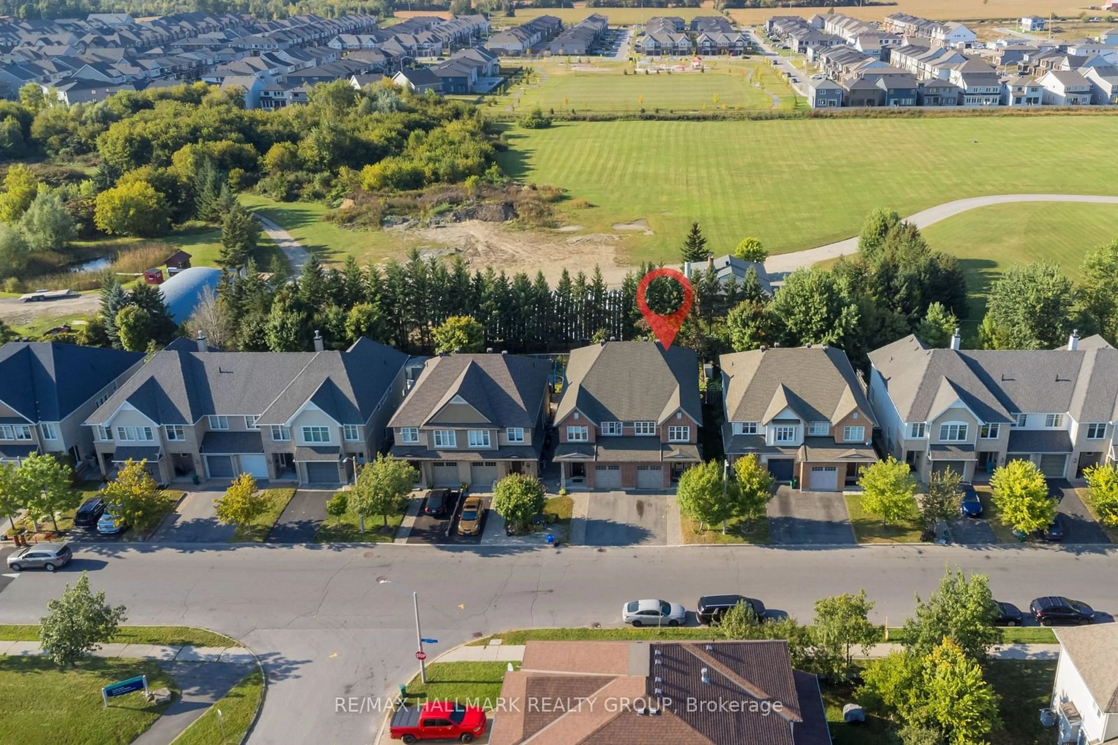 A pic from outside/outdoor area/front of a property/back of a property/a pic from drone, unknown for 739 WHITE ALDER Ave, Blossom Park - Airport and Area Ontario K1T 0E9