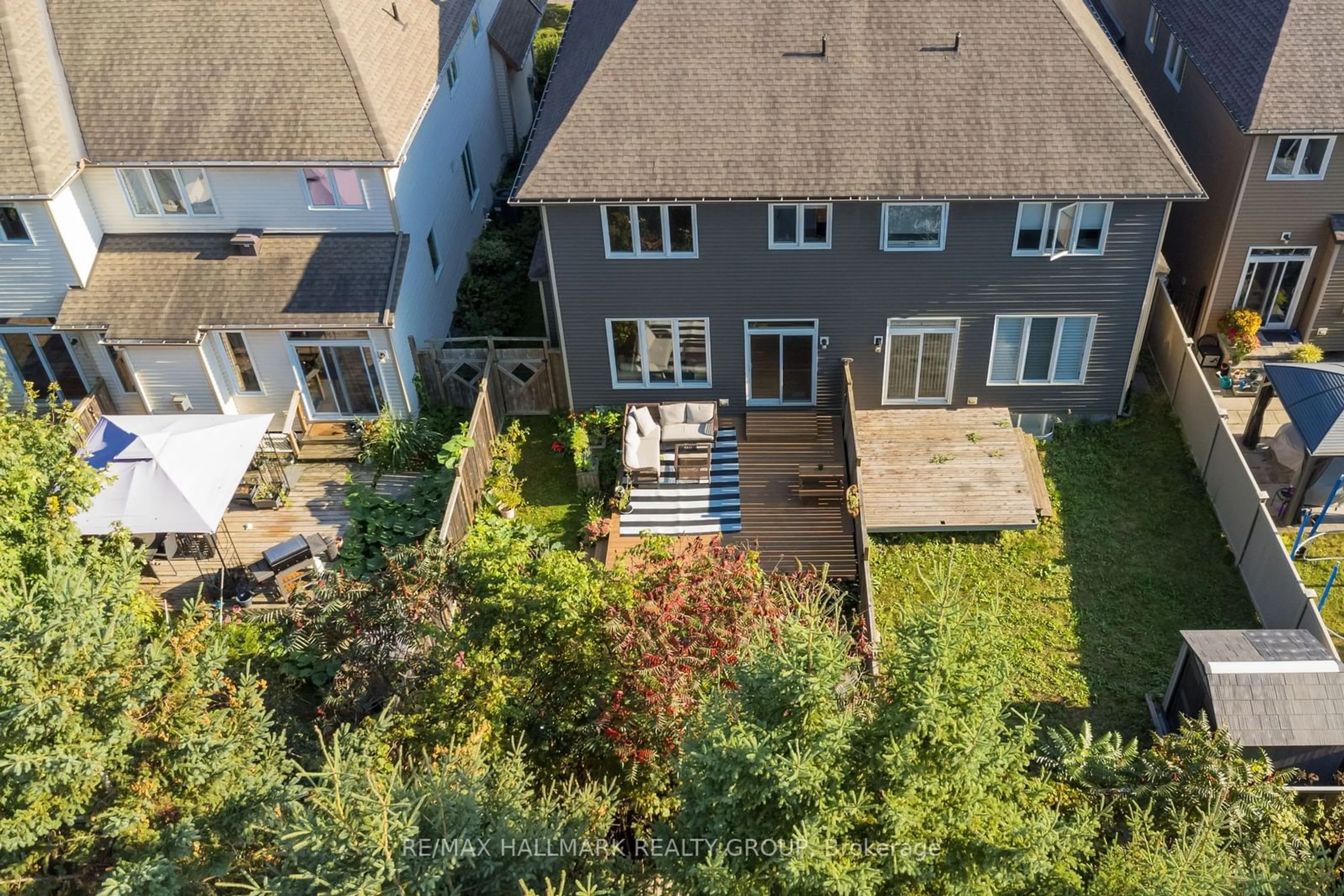 A pic from outside/outdoor area/front of a property/back of a property/a pic from drone, city buildings view from balcony for 739 WHITE ALDER Ave, Blossom Park - Airport and Area Ontario K1T 0E9