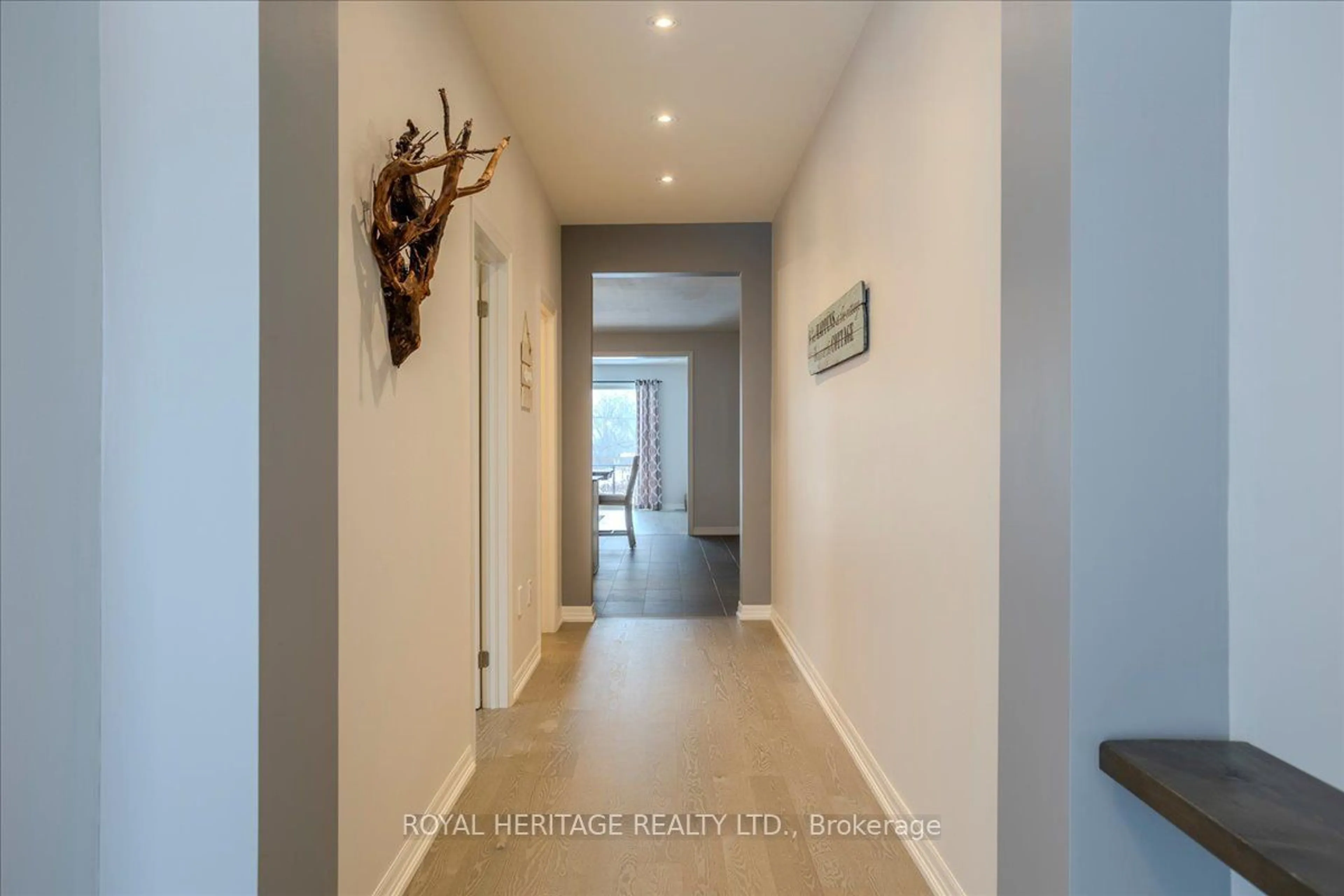 Indoor foyer for 22 Sedona Crt, Kawartha Lakes Ontario K0M 1A0