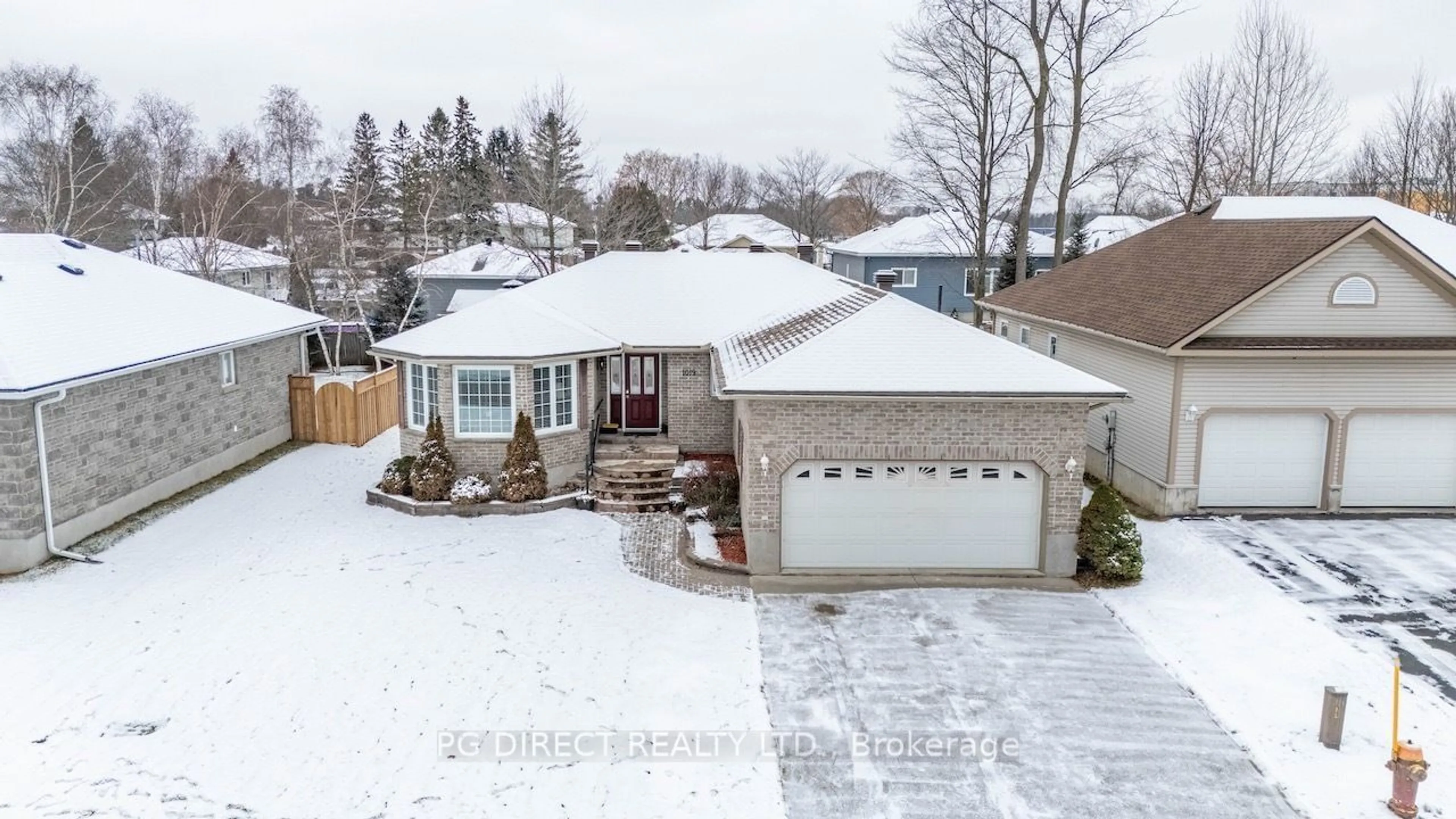 A pic from outside/outdoor area/front of a property/back of a property/a pic from drone, street for 1019 Massie Dr, Prescott Ontario K0E 1T0