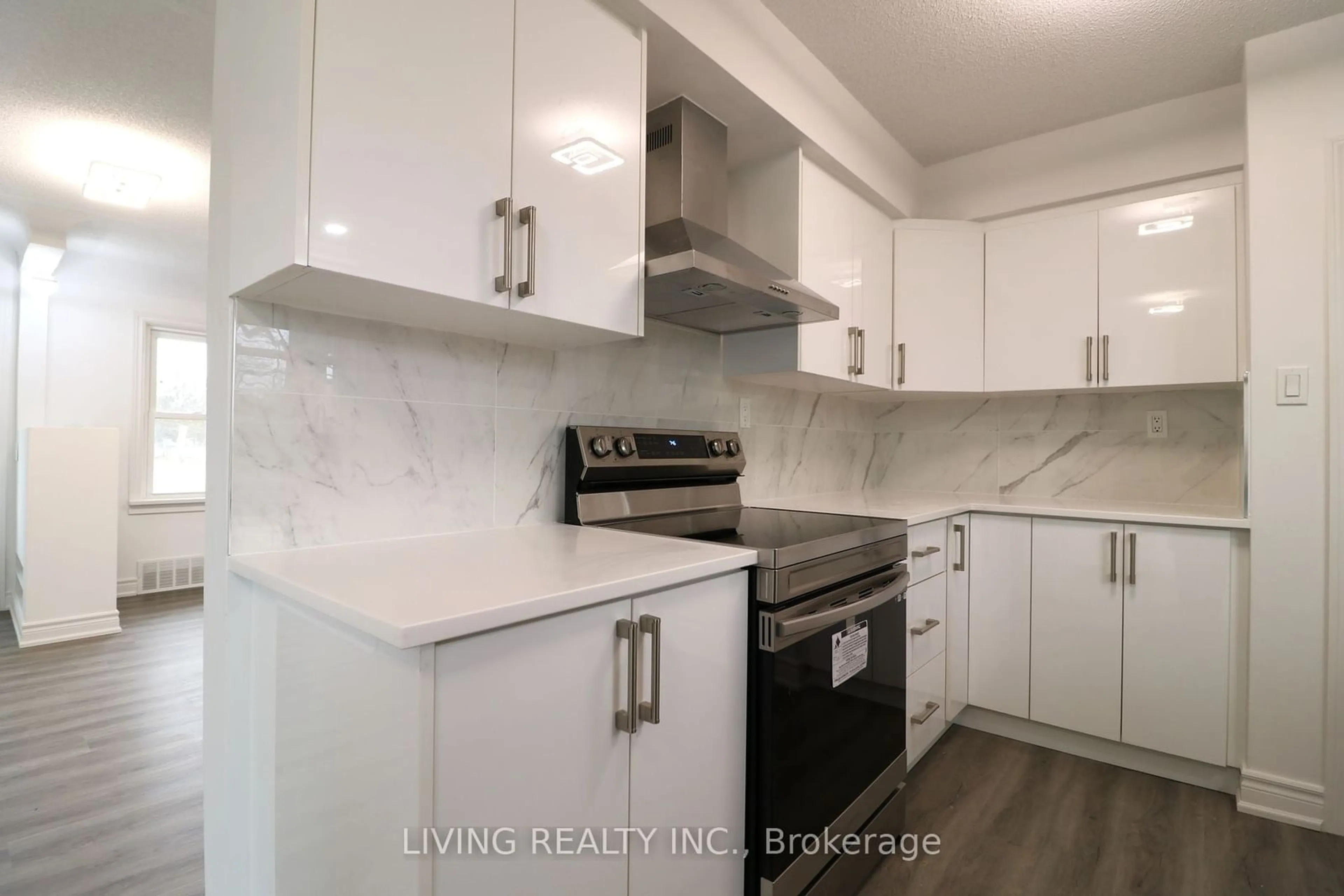 Standard kitchen, unknown for 14 Redwood Ave, St. Catharines Ontario L2M 3B2