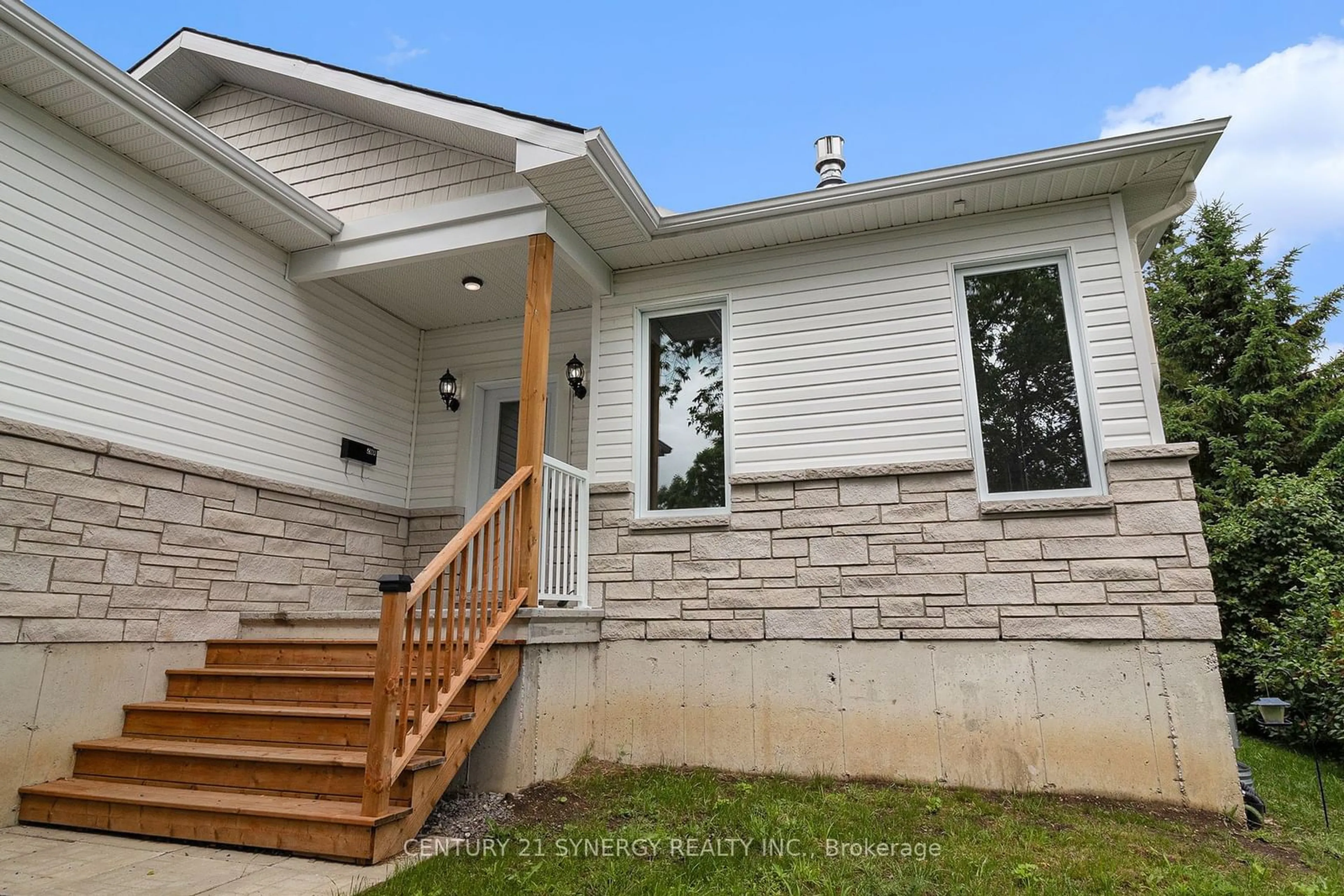 Home with vinyl exterior material, street for 26 King St, Montague Ontario K7A 3C9