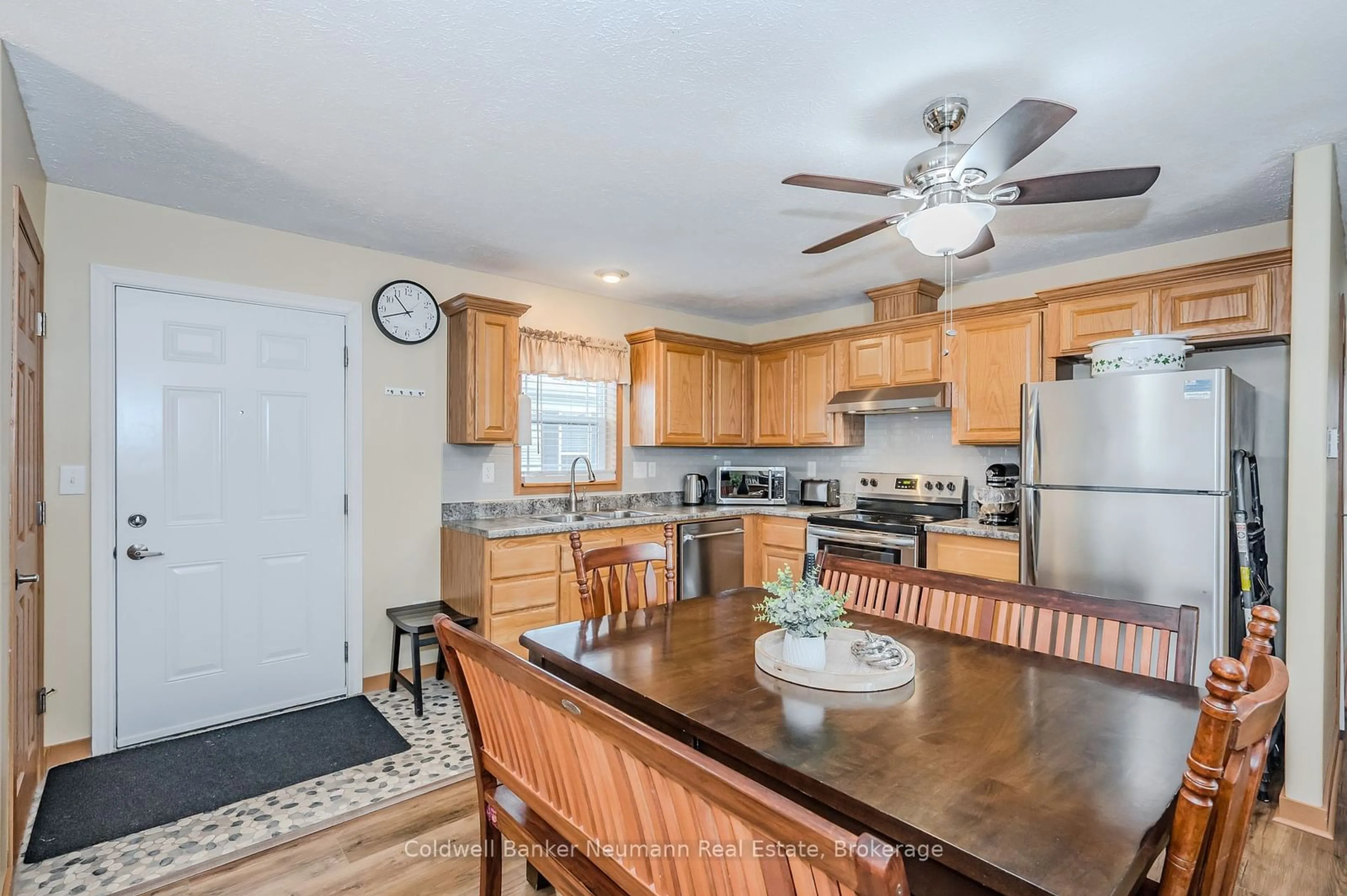 Open concept kitchen, unknown for 41 CEDARBUSH Cres, Puslinch Ontario N0B 2J0