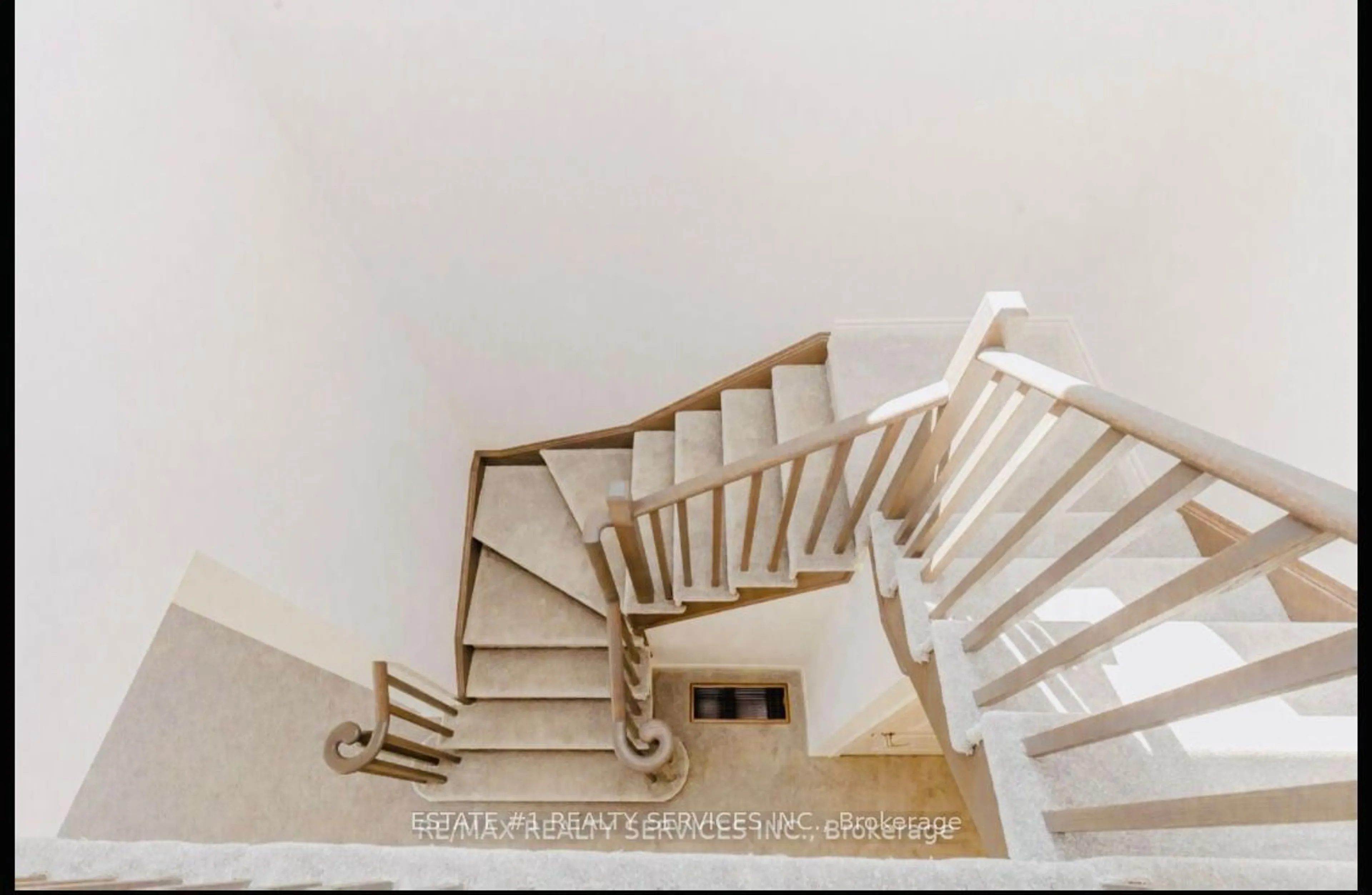 Stairs for 30 Povey Rd Dr, Centre Wellington Ontario N1M 0J5