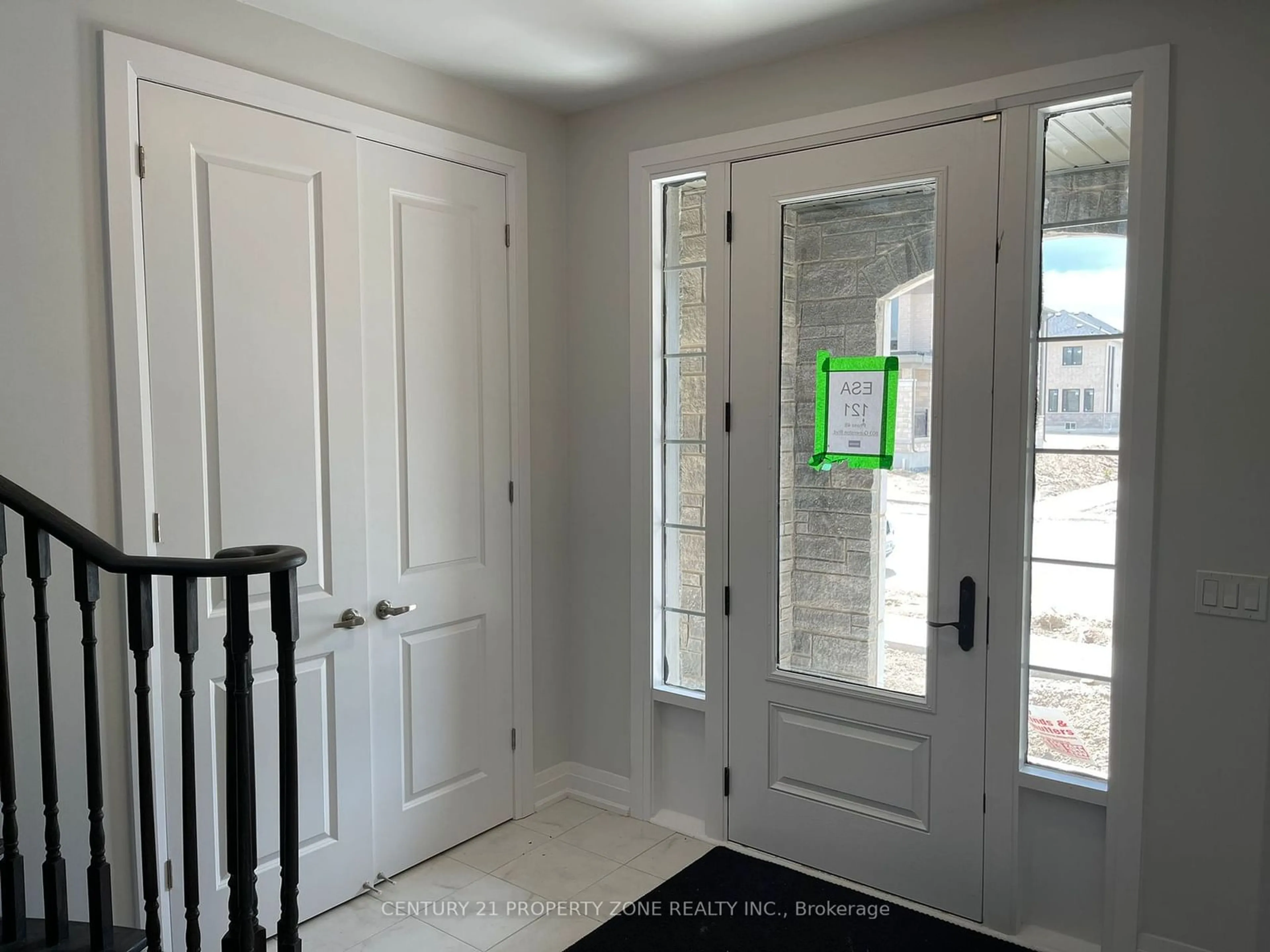 Indoor entryway for 803 Queenston Blvd, Woodstock Ontario N4T 0M4