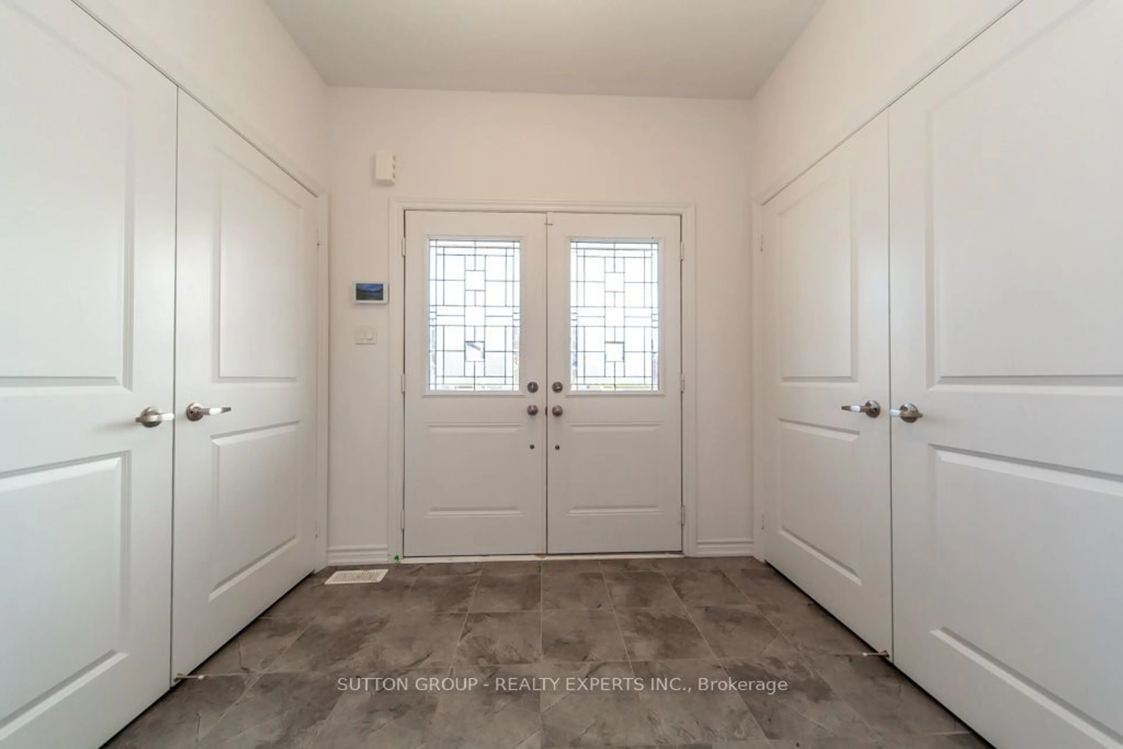 Indoor entryway for 207 Ridley Cres, Southgate Ontario N0C 1B0