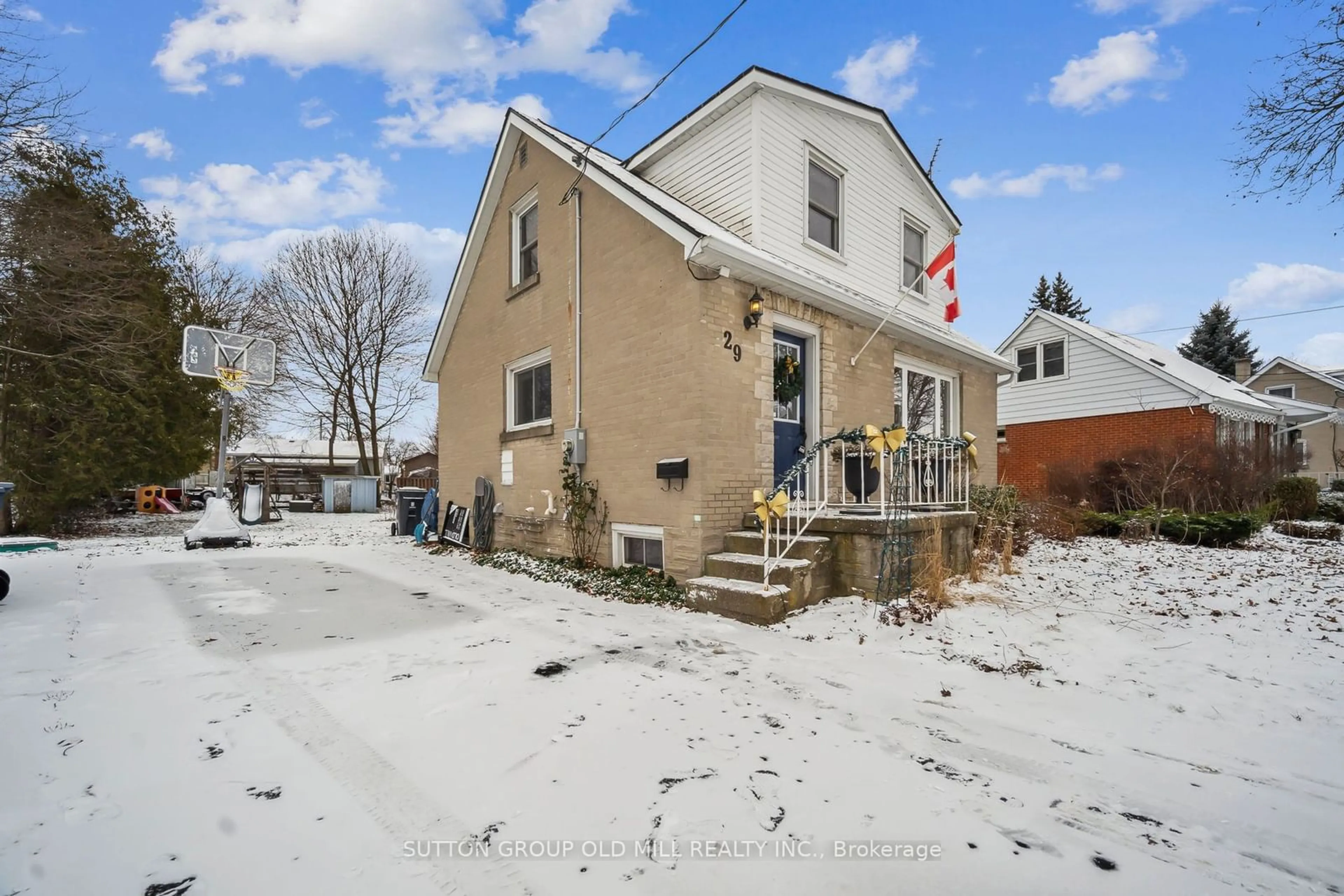 A pic from outside/outdoor area/front of a property/back of a property/a pic from drone, street for 29 Vancouver Dr, Guelph Ontario N1E 2E7