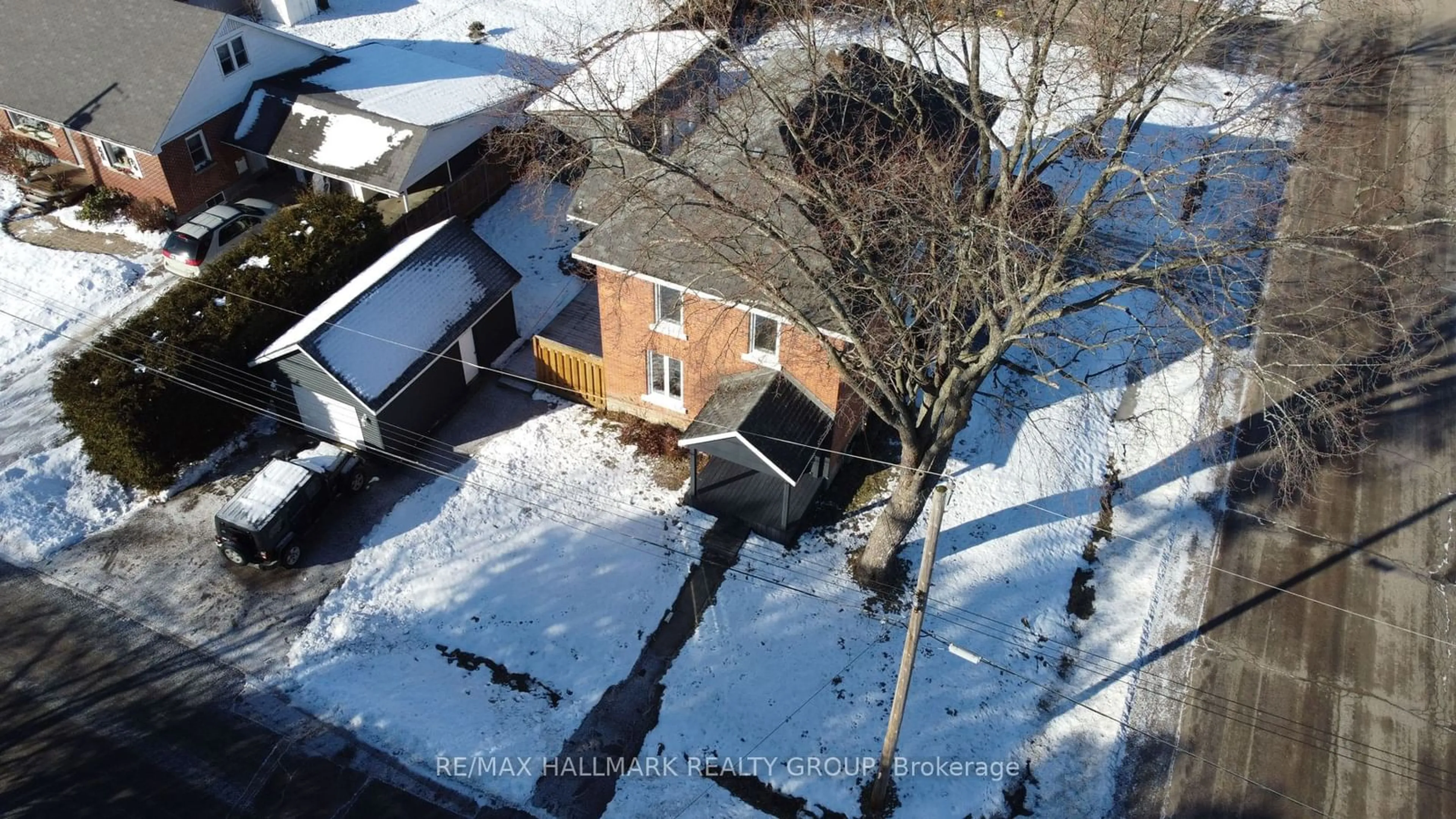 A pic from outside/outdoor area/front of a property/back of a property/a pic from drone, street for 322 SECOND Ave, Pembroke Ontario K8A 5E9