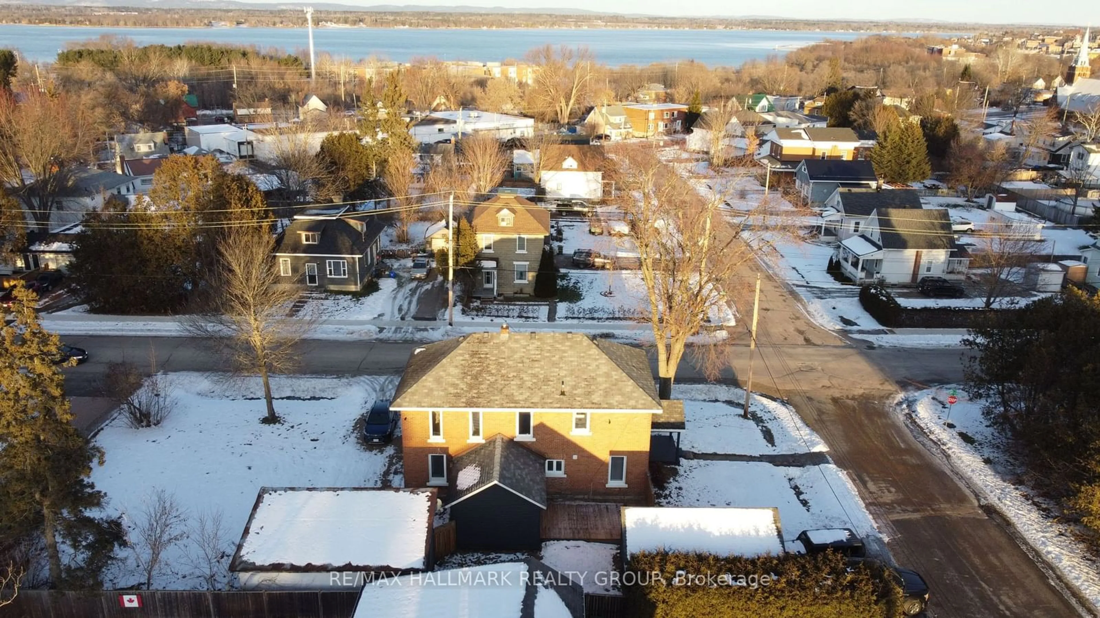 A pic from outside/outdoor area/front of a property/back of a property/a pic from drone, city buildings view from balcony for 322 SECOND Ave, Pembroke Ontario K8A 5E9